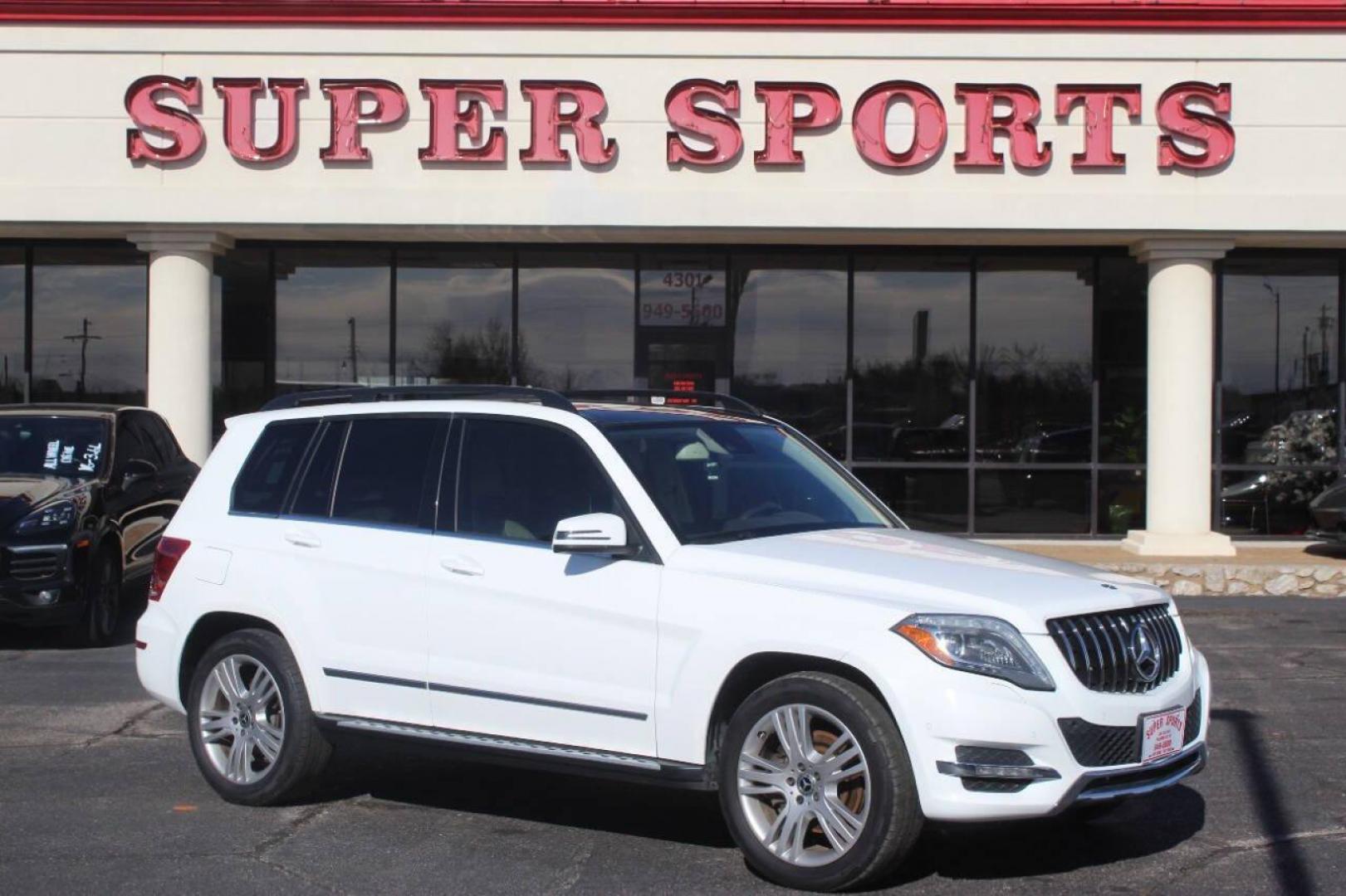 2013 White Mercedes-Benz GLK-Class GLK350 4MATIC (WDCGG8JB0DG) with an 3.5L V6 DOHC 24V engine, 7-Speed Automatic transmission, located at 4301 NW 39th , Oklahoma City, OK, 73112, (405) 949-5600, 35.512135, -97.598671 - Photo#0