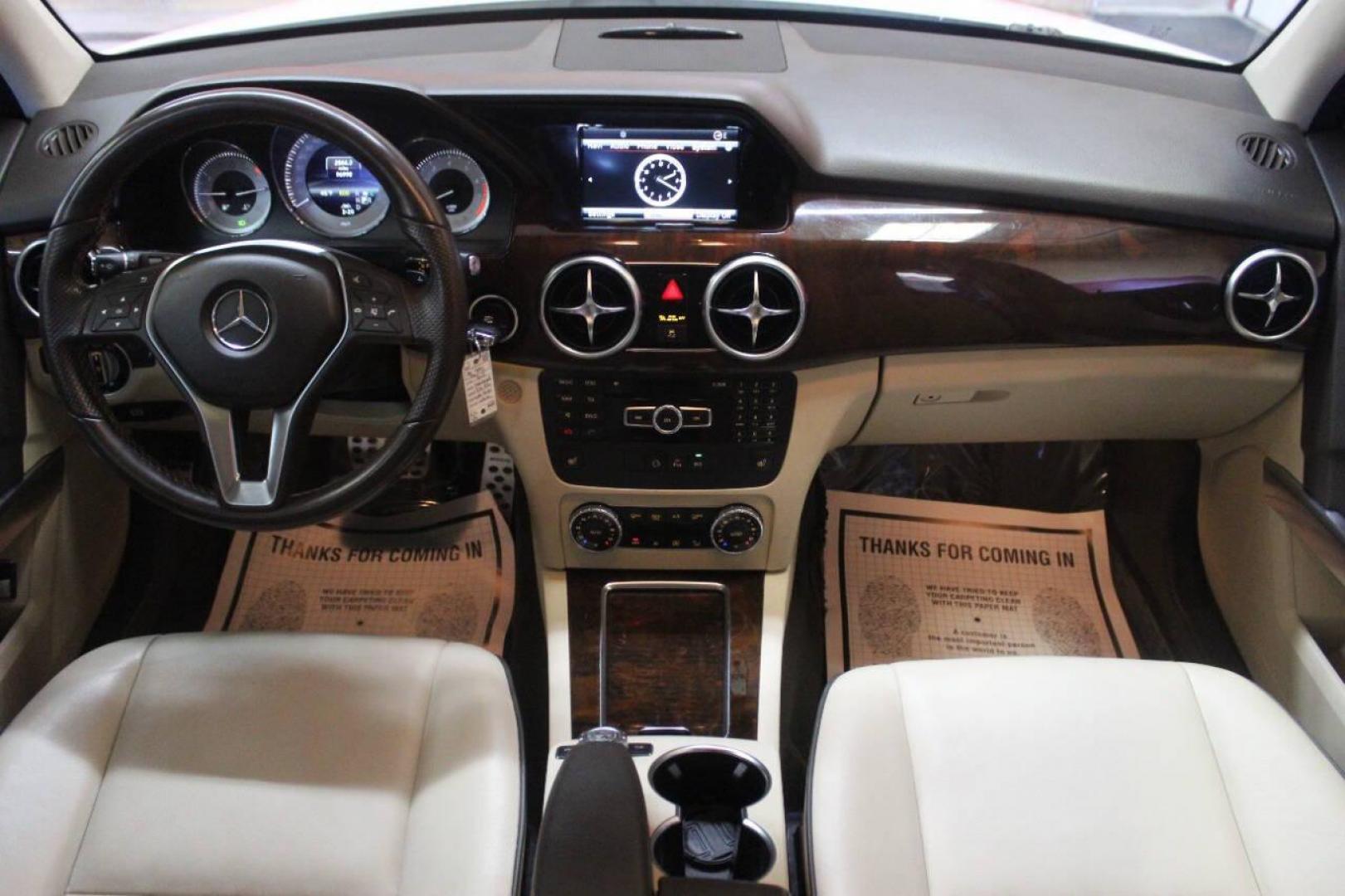 2013 White Mercedes-Benz GLK-Class GLK350 4MATIC (WDCGG8JB0DG) with an 3.5L V6 DOHC 24V engine, 7-Speed Automatic transmission, located at 4301 NW 39th , Oklahoma City, OK, 73112, (405) 949-5600, 35.512135, -97.598671 - Photo#18