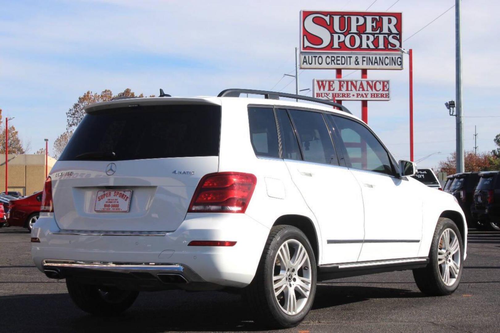 2013 White Mercedes-Benz GLK-Class GLK350 4MATIC (WDCGG8JB0DG) with an 3.5L V6 DOHC 24V engine, 7-Speed Automatic transmission, located at 4301 NW 39th , Oklahoma City, OK, 73112, (405) 949-5600, 35.512135, -97.598671 - Photo#3