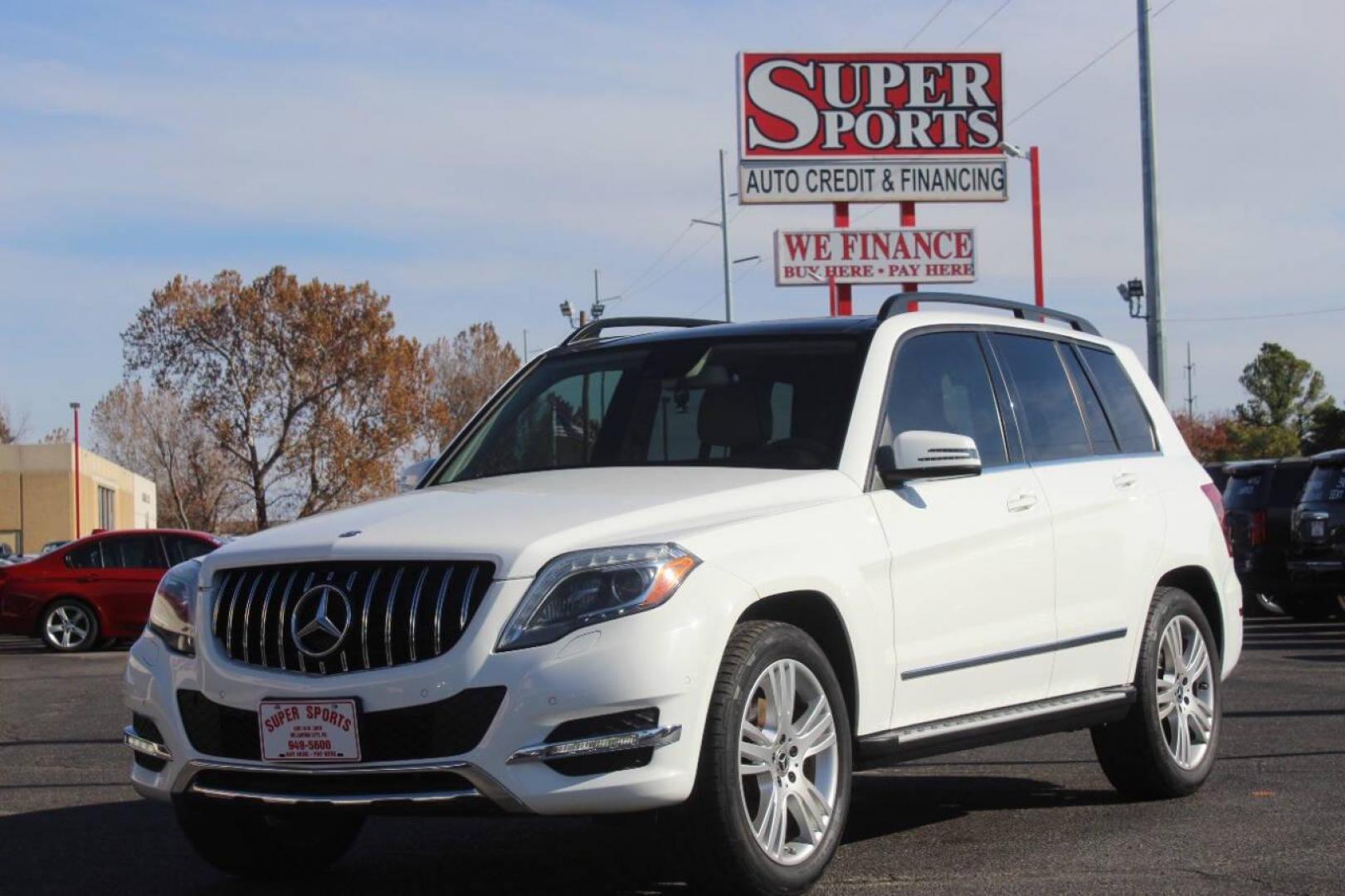 2013 White Mercedes-Benz GLK-Class GLK350 4MATIC (WDCGG8JB0DG) with an 3.5L V6 DOHC 24V engine, 7-Speed Automatic transmission, located at 4301 NW 39th , Oklahoma City, OK, 73112, (405) 949-5600, 35.512135, -97.598671 - Photo#6