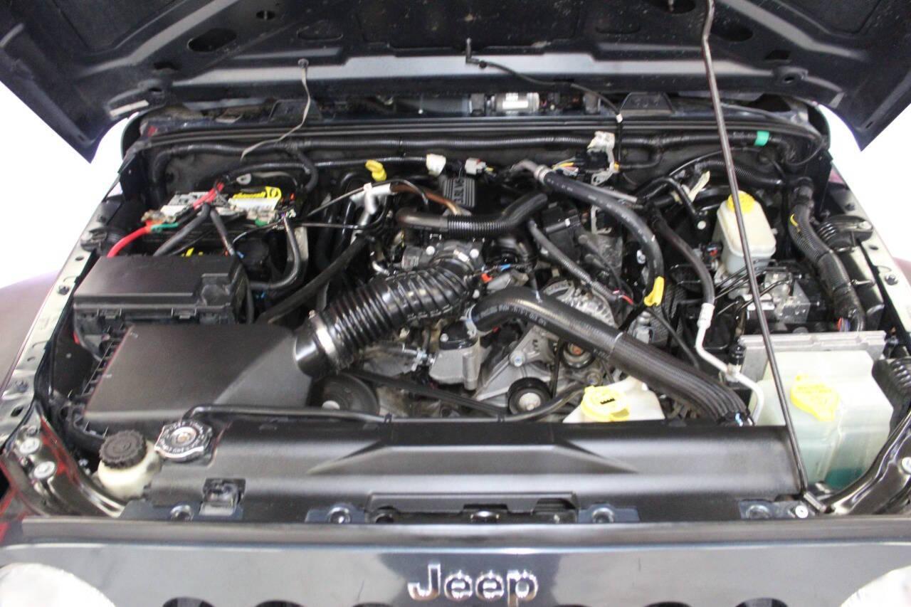 2008 Gray Jeep Wrangler Unlimited X 4WD (1J4GA39138L) with an 3.8L V6 OHV 12V engine, Automatic 4-Speed transmission, located at 4301 NW 39th , Oklahoma City, OK, 73112, (405) 949-5600, 35.512135, -97.598671 - NO DRIVERS LICENCE -NO FULL COVERAGE INSURANCE - NO CREDIT CHECK. COME ON OVER TO SUPERSPORTS, TAKE A LOOK AND TEST DRIVE. PLEASE GIVE US A CALL AT (405) 949-5600. NO LICENCIA DE CONDUCIR - NO SEGURO DE COBERTURA TOTAL - NO VERIFICACION DE CREDITO. VISITENOS EN SUPERSPORTS, MIRE NUESTRO - Photo#8