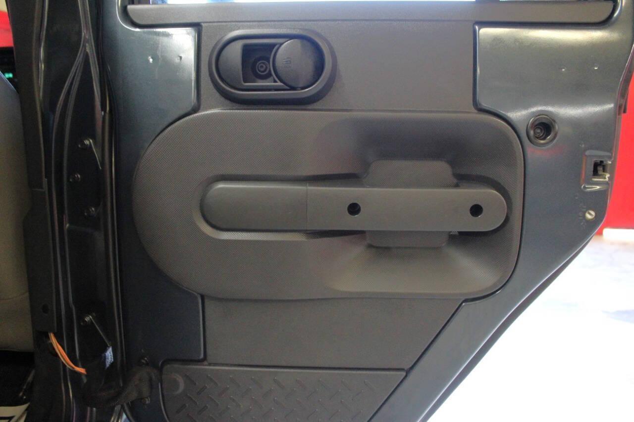 2008 Gray Jeep Wrangler Unlimited X 4WD (1J4GA39138L) with an 3.8L V6 OHV 12V engine, Automatic 4-Speed transmission, located at 4301 NW 39th , Oklahoma City, OK, 73112, (405) 949-5600, 35.512135, -97.598671 - NO DRIVERS LICENCE -NO FULL COVERAGE INSURANCE - NO CREDIT CHECK. COME ON OVER TO SUPERSPORTS, TAKE A LOOK AND TEST DRIVE. PLEASE GIVE US A CALL AT (405) 949-5600. NO LICENCIA DE CONDUCIR - NO SEGURO DE COBERTURA TOTAL - NO VERIFICACION DE CREDITO. VISITENOS EN SUPERSPORTS, MIRE NUESTRO - Photo#12