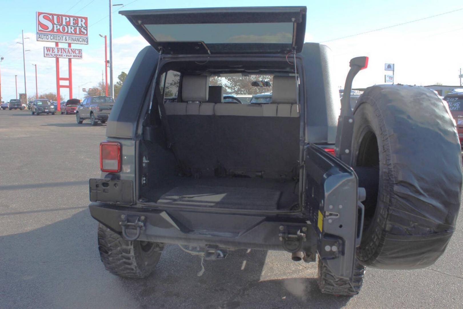 2008 Gray Jeep Wrangler Unlimited Unlimited X 4WD (1J4GA39138L) with an 3.8L V6 3.8L V6 engine, Automatic 4-Speed transmission, located at 4301 NW 39th , Oklahoma City, OK, 73112, (405) 949-5600, 35.512135, -97.598671 - NO DRIVERS LICENCE -NO FULL COVERAGE INSURANCE - NO CREDIT CHECK. COME ON OVER TO SUPERSPORTS, TAKE A LOOK AND TEST DRIVE. PLEASE GIVE US A CALL AT (405) 949-5600. NO LICENCIA DE CONDUCIR - NO SEGURO DE COBERTURA TOTAL - NO VERIFICACION DE CREDITO. VISITENOS EN SUPERSPORTS, MIRE NUESTRO- Photo#4