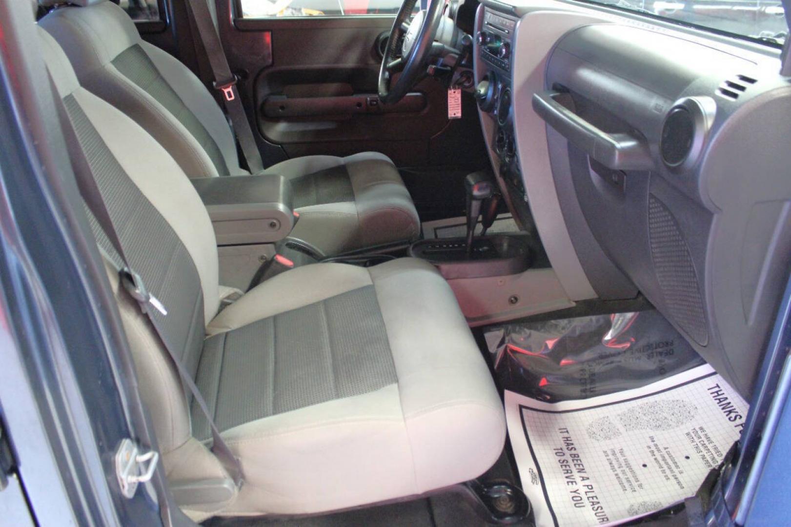 2008 Gray Jeep Wrangler Unlimited Unlimited X 4WD (1J4GA39138L) with an 3.8L V6 3.8L V6 engine, Automatic 4-Speed transmission, located at 4301 NW 39th , Oklahoma City, OK, 73112, (405) 949-5600, 35.512135, -97.598671 - NO DRIVERS LICENCE -NO FULL COVERAGE INSURANCE - NO CREDIT CHECK. COME ON OVER TO SUPERSPORTS, TAKE A LOOK AND TEST DRIVE. PLEASE GIVE US A CALL AT (405) 949-5600. NO LICENCIA DE CONDUCIR - NO SEGURO DE COBERTURA TOTAL - NO VERIFICACION DE CREDITO. VISITENOS EN SUPERSPORTS, MIRE NUESTRO- Photo#9