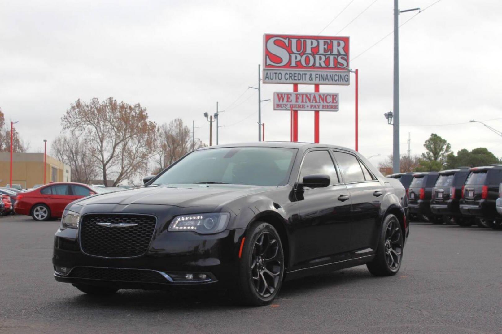 2019 Black Chrysler 300 S V6 RWD (2C3CCABG9KH) with an 3.6L V6 3.6L V6 engine, Automatic 8-Speed transmission, located at 4301 NW 39th , Oklahoma City, OK, 73112, (405) 949-5600, 35.512135, -97.598671 - Photo#6