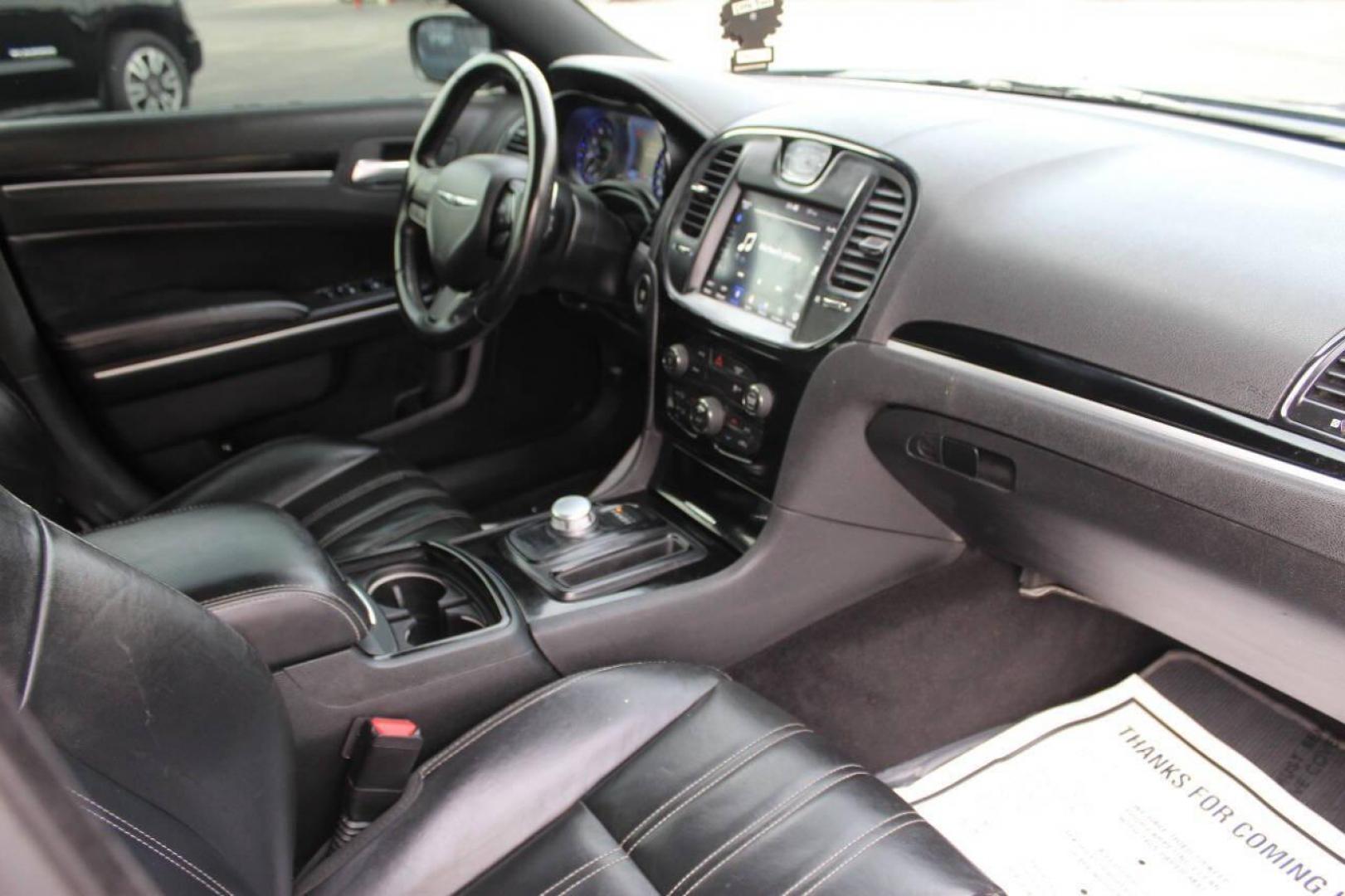 2019 Black Chrysler 300 S V6 RWD (2C3CCABG9KH) with an 3.6L V6 3.6L V6 engine, Automatic 8-Speed transmission, located at 4301 NW 39th , Oklahoma City, OK, 73112, (405) 949-5600, 35.512135, -97.598671 - Photo#8