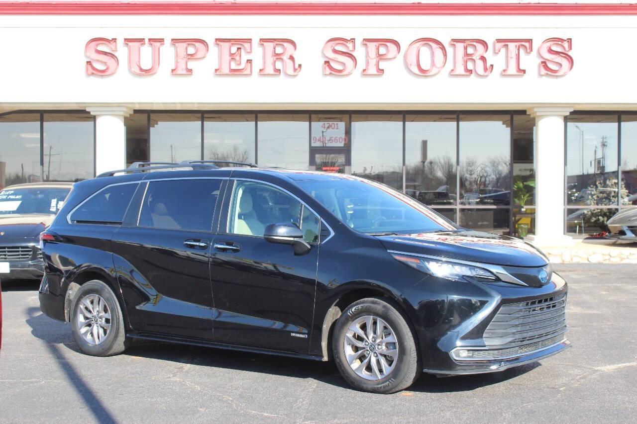 2021 Black Toyota Sienna XLE 7-Passenger (5TDYRKEC5MS) with an 2.5L L4 DOHC 16V HYBRID engine, CVT transmission, located at 4301 NW 39th , Oklahoma City, OK, 73112, (405) 949-5600, 35.512135, -97.598671 - NO DRIVERS LICENCE -NO FULL COVERAGE INSURANCE - NO CREDIT CHECK. COME ON OVER TO SUPERSPORTS, TAKE A LOOK AND TEST DRIVE. PLEASE GIVE US A CALL AT (405) 949-5600. NO LICENCIA DE CONDUCIR - NO SEGURO DE COBERTURA TOTAL - NO VERIFICACION DE CREDITO. VISITENOS EN SUPERSPORTS, MIRE NUESTRO - Photo#0