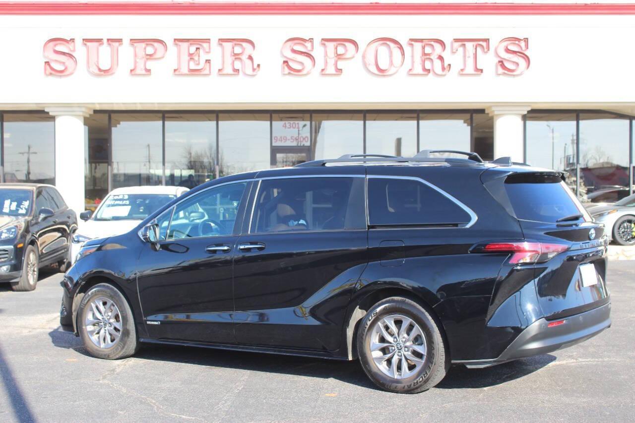 2021 Black Toyota Sienna XLE 7-Passenger (5TDYRKEC5MS) with an 2.5L L4 DOHC 16V HYBRID engine, CVT transmission, located at 4301 NW 39th , Oklahoma City, OK, 73112, (405) 949-5600, 35.512135, -97.598671 - NO DRIVERS LICENCE -NO FULL COVERAGE INSURANCE - NO CREDIT CHECK. COME ON OVER TO SUPERSPORTS, TAKE A LOOK AND TEST DRIVE. PLEASE GIVE US A CALL AT (405) 949-5600. NO LICENCIA DE CONDUCIR - NO SEGURO DE COBERTURA TOTAL - NO VERIFICACION DE CREDITO. VISITENOS EN SUPERSPORTS, MIRE NUESTRO - Photo#4