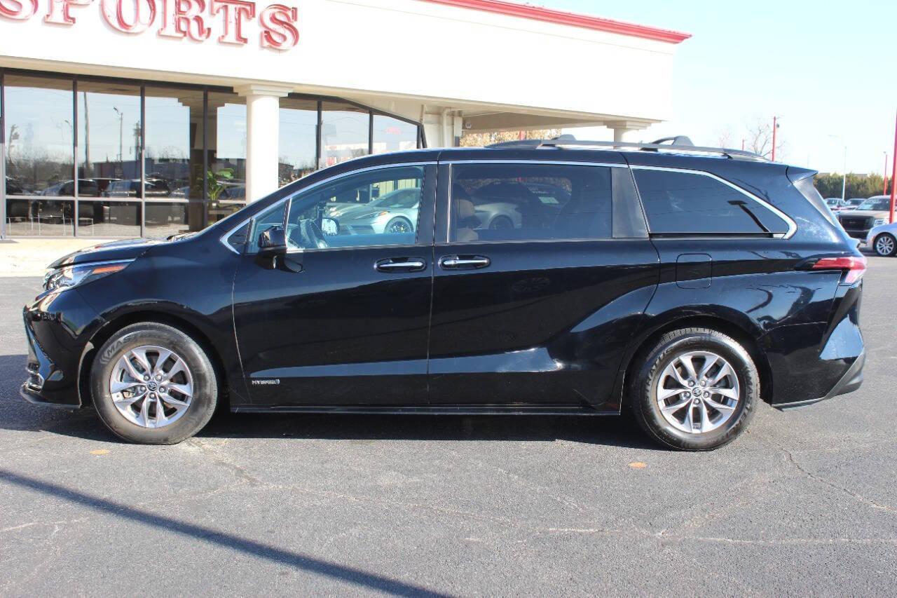 2021 Black Toyota Sienna XLE 7-Passenger (5TDYRKEC5MS) with an 2.5L L4 DOHC 16V HYBRID engine, CVT transmission, located at 4301 NW 39th , Oklahoma City, OK, 73112, (405) 949-5600, 35.512135, -97.598671 - NO DRIVERS LICENCE -NO FULL COVERAGE INSURANCE - NO CREDIT CHECK. COME ON OVER TO SUPERSPORTS, TAKE A LOOK AND TEST DRIVE. PLEASE GIVE US A CALL AT (405) 949-5600. NO LICENCIA DE CONDUCIR - NO SEGURO DE COBERTURA TOTAL - NO VERIFICACION DE CREDITO. VISITENOS EN SUPERSPORTS, MIRE NUESTRO - Photo#5