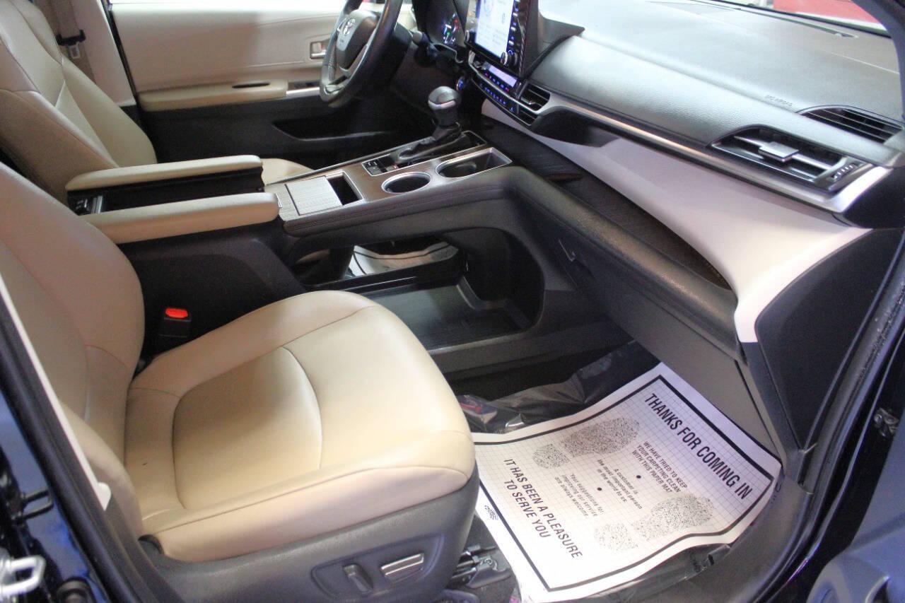 2021 Black Toyota Sienna XLE 7-Passenger (5TDYRKEC5MS) with an 2.5L L4 DOHC 16V HYBRID engine, CVT transmission, located at 4301 NW 39th , Oklahoma City, OK, 73112, (405) 949-5600, 35.512135, -97.598671 - NO DRIVERS LICENCE -NO FULL COVERAGE INSURANCE - NO CREDIT CHECK. COME ON OVER TO SUPERSPORTS, TAKE A LOOK AND TEST DRIVE. PLEASE GIVE US A CALL AT (405) 949-5600. NO LICENCIA DE CONDUCIR - NO SEGURO DE COBERTURA TOTAL - NO VERIFICACION DE CREDITO. VISITENOS EN SUPERSPORTS, MIRE NUESTRO - Photo#8