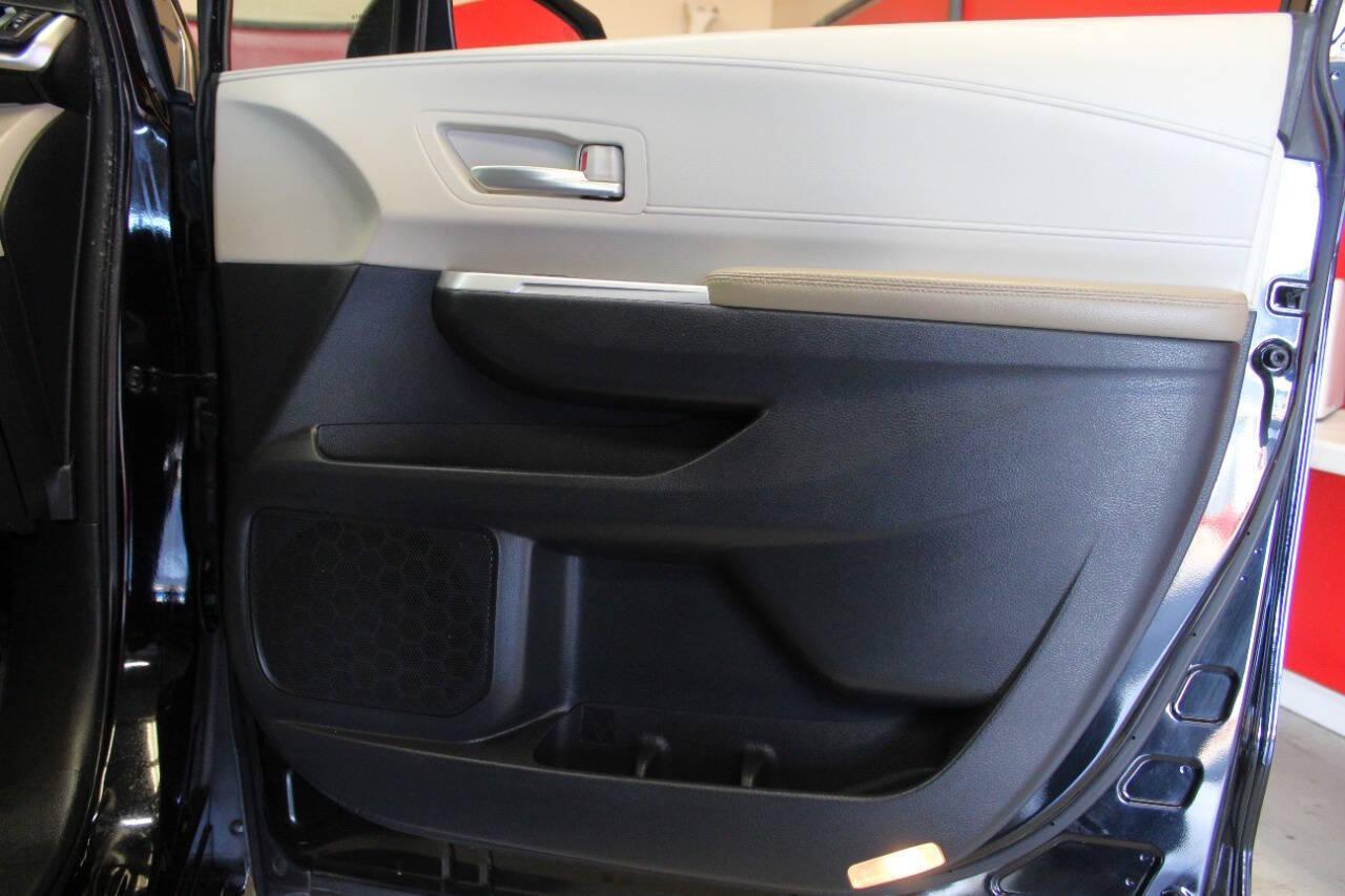 2021 Black Toyota Sienna XLE 7-Passenger (5TDYRKEC5MS) with an 2.5L L4 DOHC 16V HYBRID engine, CVT transmission, located at 4301 NW 39th , Oklahoma City, OK, 73112, (405) 949-5600, 35.512135, -97.598671 - NO DRIVERS LICENCE -NO FULL COVERAGE INSURANCE - NO CREDIT CHECK. COME ON OVER TO SUPERSPORTS, TAKE A LOOK AND TEST DRIVE. PLEASE GIVE US A CALL AT (405) 949-5600. NO LICENCIA DE CONDUCIR - NO SEGURO DE COBERTURA TOTAL - NO VERIFICACION DE CREDITO. VISITENOS EN SUPERSPORTS, MIRE NUESTRO - Photo#9