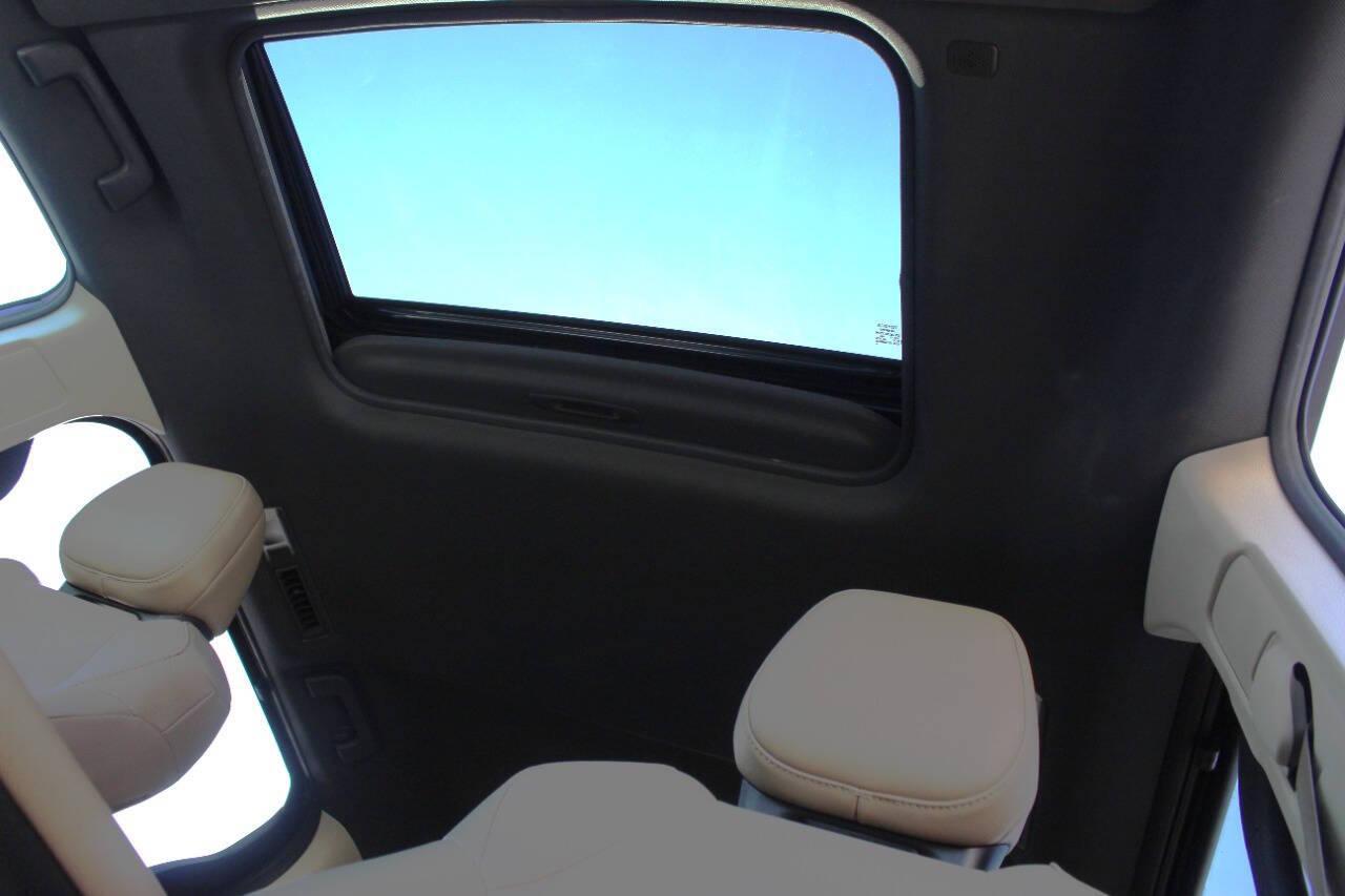 2021 Black Toyota Sienna XLE 7-Passenger (5TDYRKEC5MS) with an 2.5L L4 DOHC 16V HYBRID engine, CVT transmission, located at 4301 NW 39th , Oklahoma City, OK, 73112, (405) 949-5600, 35.512135, -97.598671 - NO DRIVERS LICENCE -NO FULL COVERAGE INSURANCE - NO CREDIT CHECK. COME ON OVER TO SUPERSPORTS, TAKE A LOOK AND TEST DRIVE. PLEASE GIVE US A CALL AT (405) 949-5600. NO LICENCIA DE CONDUCIR - NO SEGURO DE COBERTURA TOTAL - NO VERIFICACION DE CREDITO. VISITENOS EN SUPERSPORTS, MIRE NUESTRO - Photo#17