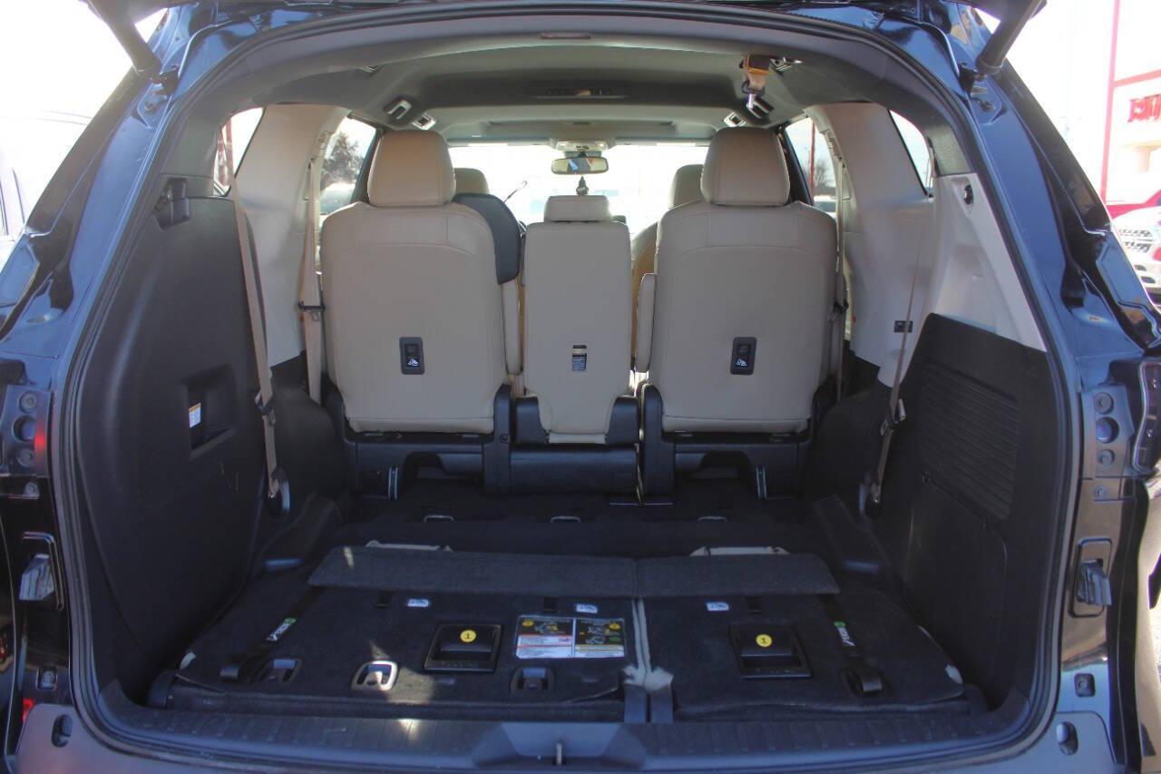 2021 Black Toyota Sienna XLE 7-Passenger (5TDYRKEC5MS) with an 2.5L L4 DOHC 16V HYBRID engine, CVT transmission, located at 4301 NW 39th , Oklahoma City, OK, 73112, (405) 949-5600, 35.512135, -97.598671 - NO DRIVERS LICENCE -NO FULL COVERAGE INSURANCE - NO CREDIT CHECK. COME ON OVER TO SUPERSPORTS, TAKE A LOOK AND TEST DRIVE. PLEASE GIVE US A CALL AT (405) 949-5600. NO LICENCIA DE CONDUCIR - NO SEGURO DE COBERTURA TOTAL - NO VERIFICACION DE CREDITO. VISITENOS EN SUPERSPORTS, MIRE NUESTRO - Photo#12