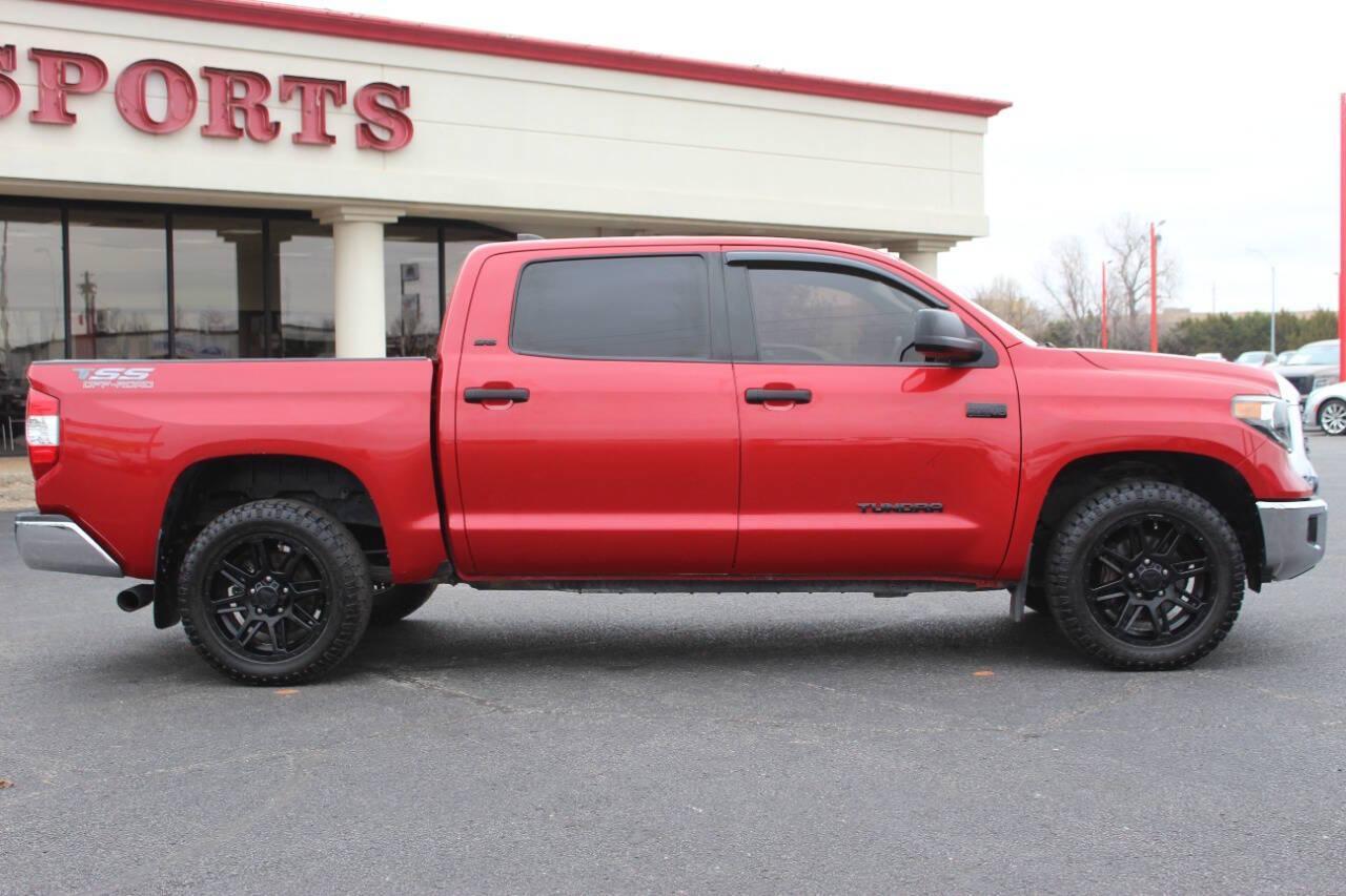 2020 Red Toyota Tundra SR5 5.7L V8 CrewMax 2WD (5TFEY5F17LX) with an 5.7L V8 DOHC 32V engine, 6A transmission, located at 4301 NW 39th , Oklahoma City, OK, 73112, (405) 949-5600, 35.512135, -97.598671 - NO DRIVERS LICENCE -NO FULL COVERAGE INSURANCE - NO CREDIT CHECK. COME ON OVER TO SUPERSPORTS, TAKE A LOOK AND TEST DRIVE. PLEASE GIVE US A CALL AT (405) 949-5600. NO LICENCIA DE CONDUCIR - NO SEGURO DE COBERTURA TOTAL - NO VERIFICACION DE CREDITO. VISITENOS EN SUPERSPORTS, MIRE NUESTRO - Photo#2