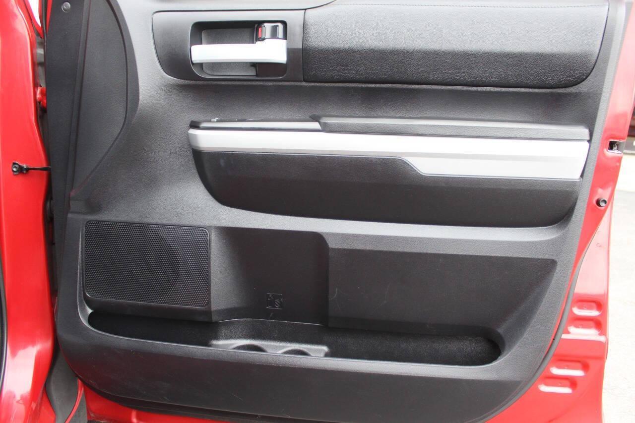 2020 Red Toyota Tundra SR5 5.7L V8 CrewMax 2WD (5TFEY5F17LX) with an 5.7L V8 DOHC 32V engine, 6A transmission, located at 4301 NW 39th , Oklahoma City, OK, 73112, (405) 949-5600, 35.512135, -97.598671 - NO DRIVERS LICENCE -NO FULL COVERAGE INSURANCE - NO CREDIT CHECK. COME ON OVER TO SUPERSPORTS, TAKE A LOOK AND TEST DRIVE. PLEASE GIVE US A CALL AT (405) 949-5600. NO LICENCIA DE CONDUCIR - NO SEGURO DE COBERTURA TOTAL - NO VERIFICACION DE CREDITO. VISITENOS EN SUPERSPORTS, MIRE NUESTRO - Photo#9