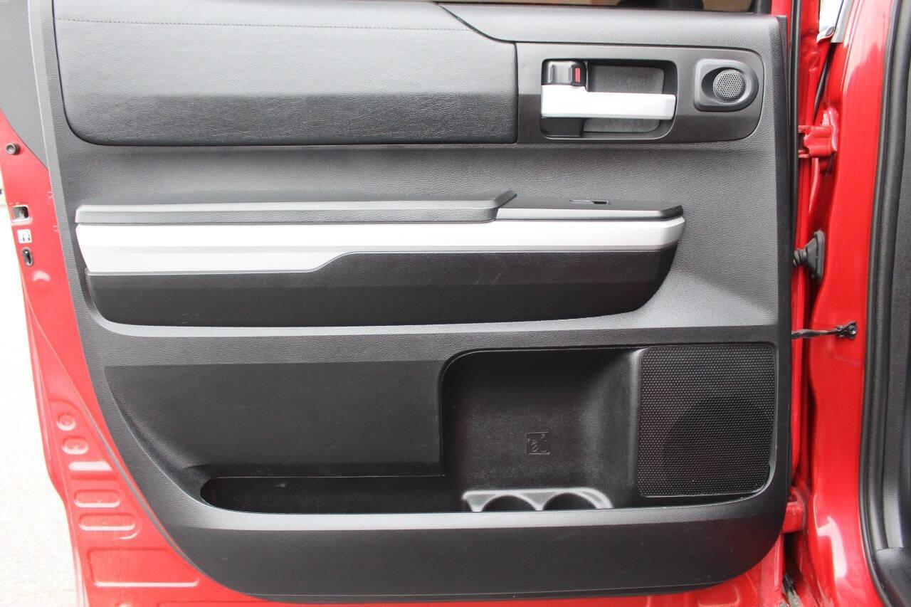 2020 Red Toyota Tundra SR5 5.7L V8 CrewMax 2WD (5TFEY5F17LX) with an 5.7L V8 DOHC 32V engine, 6A transmission, located at 4301 NW 39th , Oklahoma City, OK, 73112, (405) 949-5600, 35.512135, -97.598671 - NO DRIVERS LICENCE -NO FULL COVERAGE INSURANCE - NO CREDIT CHECK. COME ON OVER TO SUPERSPORTS, TAKE A LOOK AND TEST DRIVE. PLEASE GIVE US A CALL AT (405) 949-5600. NO LICENCIA DE CONDUCIR - NO SEGURO DE COBERTURA TOTAL - NO VERIFICACION DE CREDITO. VISITENOS EN SUPERSPORTS, MIRE NUESTRO - Photo#14