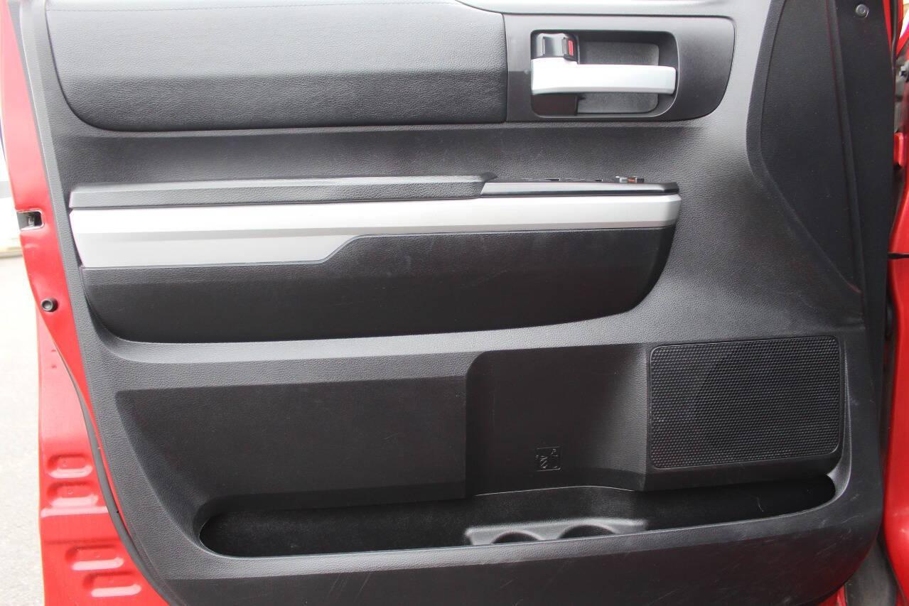 2020 Red Toyota Tundra SR5 5.7L V8 CrewMax 2WD (5TFEY5F17LX) with an 5.7L V8 DOHC 32V engine, 6A transmission, located at 4301 NW 39th , Oklahoma City, OK, 73112, (405) 949-5600, 35.512135, -97.598671 - NO DRIVERS LICENCE -NO FULL COVERAGE INSURANCE - NO CREDIT CHECK. COME ON OVER TO SUPERSPORTS, TAKE A LOOK AND TEST DRIVE. PLEASE GIVE US A CALL AT (405) 949-5600. NO LICENCIA DE CONDUCIR - NO SEGURO DE COBERTURA TOTAL - NO VERIFICACION DE CREDITO. VISITENOS EN SUPERSPORTS, MIRE NUESTRO - Photo#16