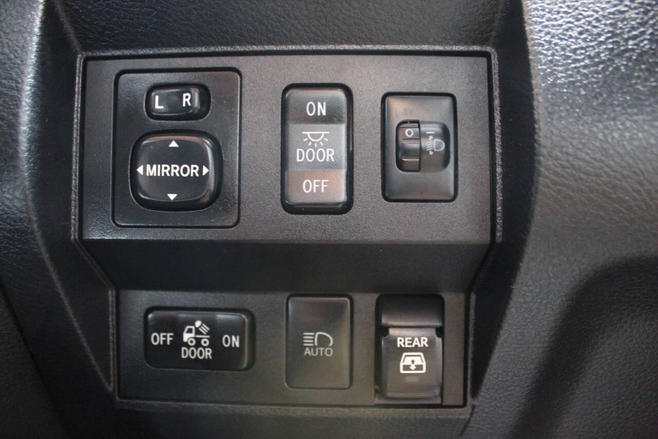 2020 Red Toyota Tundra SR5 5.7L V8 CrewMax 2WD (5TFEY5F17LX) with an 5.7L V8 DOHC 32V engine, 6A transmission, located at 4301 NW 39th , Oklahoma City, OK, 73112, (405) 949-5600, 35.512135, -97.598671 - NO DRIVERS LICENCE -NO FULL COVERAGE INSURANCE - NO CREDIT CHECK. COME ON OVER TO SUPERSPORTS, TAKE A LOOK AND TEST DRIVE. PLEASE GIVE US A CALL AT (405) 949-5600. NO LICENCIA DE CONDUCIR - NO SEGURO DE COBERTURA TOTAL - NO VERIFICACION DE CREDITO. VISITENOS EN SUPERSPORTS, MIRE NUESTRO - Photo#19