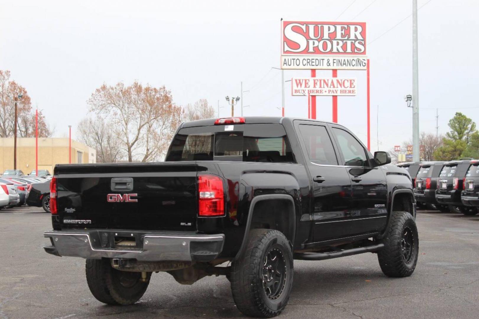 2016 Black GMC Sierra 1500 SLE Crew Cab Long Box 4WD (3GTU2MEC1GG) with an 5.3L V8 OHV 16V engine, 6A transmission, located at 4301 NW 39th , Oklahoma City, OK, 73112, (405) 949-5600, 35.512135, -97.598671 - Photo#3