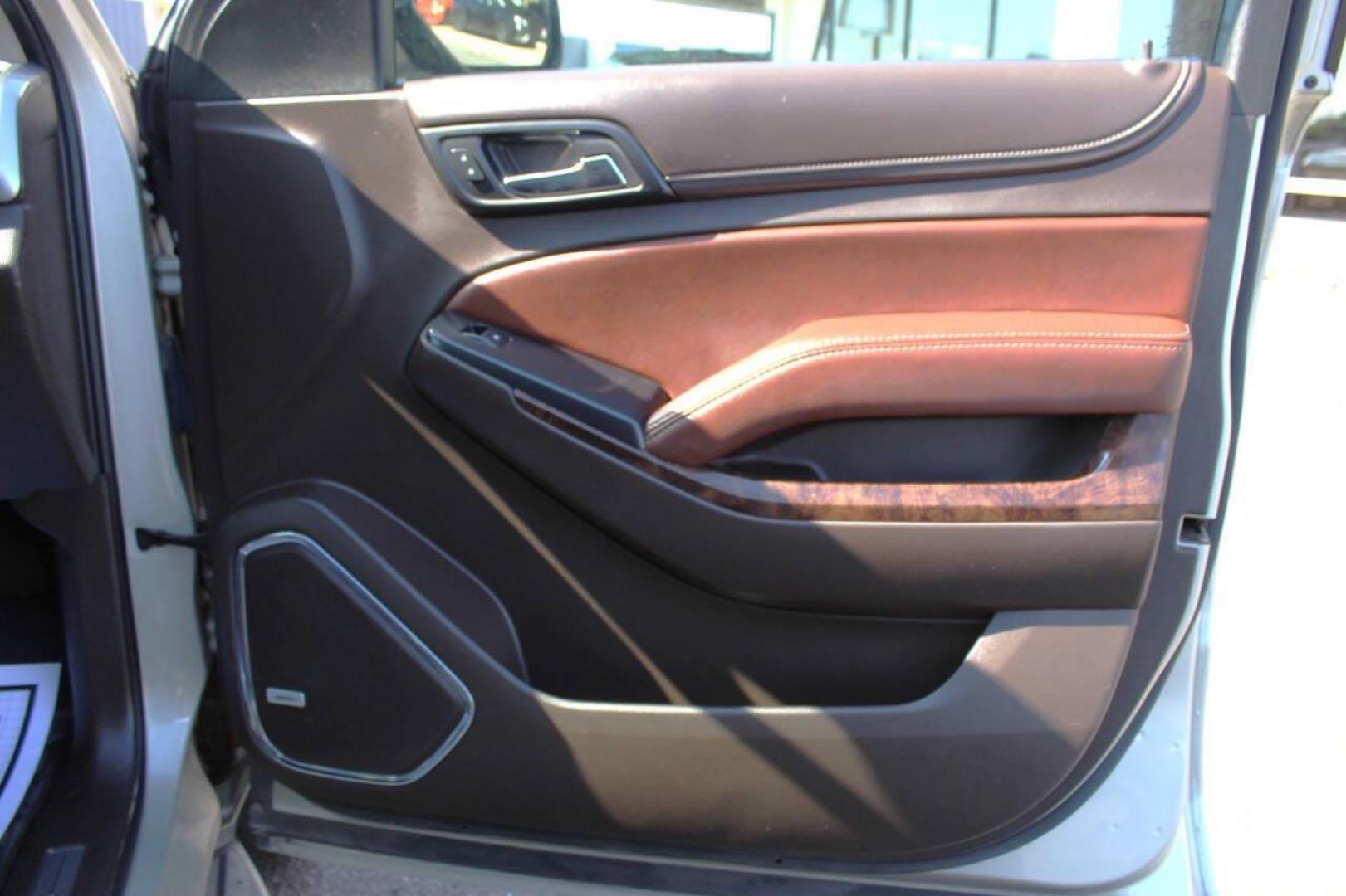 2016 Beige Chevrolet Suburban LTZ 4WD (1GNSKJKC7GR) with an 5.3L V8 OHV 16V engine, 6A transmission, located at 4301 NW 39th , Oklahoma City, OK, 73112, (405) 949-5600, 35.512135, -97.598671 - NO DRIVERS LICENCE -NO FULL COVERAGE INSURANCE - NO CREDIT CHECK. COME ON OVER TO SUPERSPORTS, TAKE A LOOK AND TEST DRIVE. PLEASE GIVE US A CALL AT (405) 949-5600. NO LICENCIA DE CONDUCIR - NO SEGURO DE COBERTURA TOTAL - NO VERIFICACION DE CREDITO. VISITENOS EN SUPERSPORTS, MIRE NUESTRO - Photo#9