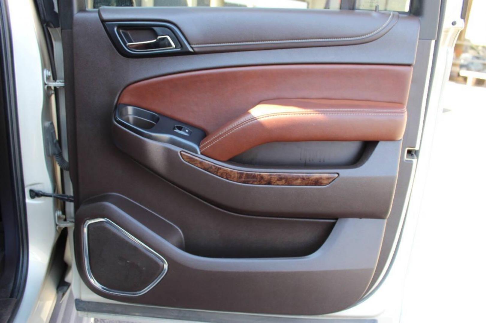 2016 Beige Chevrolet Suburban LTZ 4WD (1GNSKJKC7GR) with an 5.3L V8 OHV 16V engine, 6A transmission, located at 4301 NW 39th , Oklahoma City, OK, 73112, (405) 949-5600, 35.512135, -97.598671 - NO DRIVERS LICENCE -NO FULL COVERAGE INSURANCE - NO CREDIT CHECK. COME ON OVER TO SUPERSPORTS, TAKE A LOOK AND TEST DRIVE. PLEASE GIVE US A CALL AT (405) 949-5600. NO LICENCIA DE CONDUCIR - NO SEGURO DE COBERTURA TOTAL - NO VERIFICACION DE CREDITO. VISITENOS EN SUPERSPORTS, MIRE NUESTRO - Photo#11