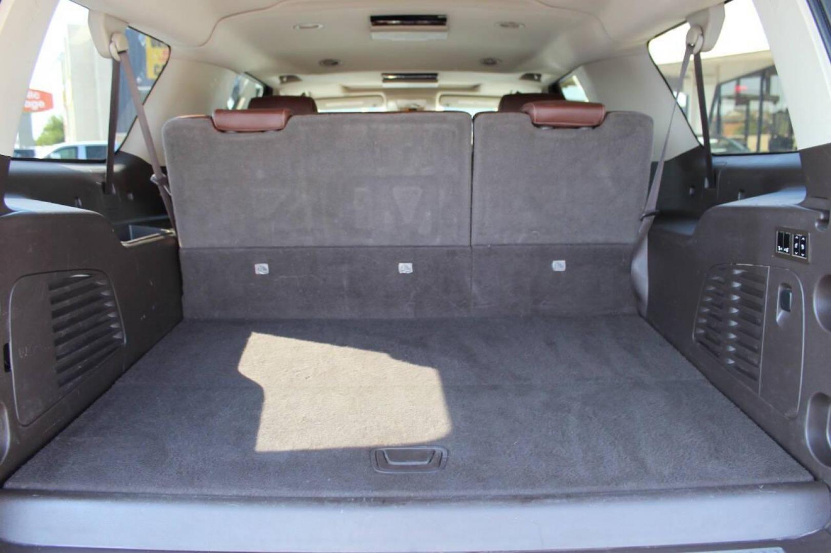 2016 Beige Chevrolet Suburban LTZ 4WD (1GNSKJKC7GR) with an 5.3L V8 OHV 16V engine, 6A transmission, located at 4301 NW 39th , Oklahoma City, OK, 73112, (405) 949-5600, 35.512135, -97.598671 - NO DRIVERS LICENCE -NO FULL COVERAGE INSURANCE - NO CREDIT CHECK. COME ON OVER TO SUPERSPORTS, TAKE A LOOK AND TEST DRIVE. PLEASE GIVE US A CALL AT (405) 949-5600. NO LICENCIA DE CONDUCIR - NO SEGURO DE COBERTURA TOTAL - NO VERIFICACION DE CREDITO. VISITENOS EN SUPERSPORTS, MIRE NUESTRO - Photo#13