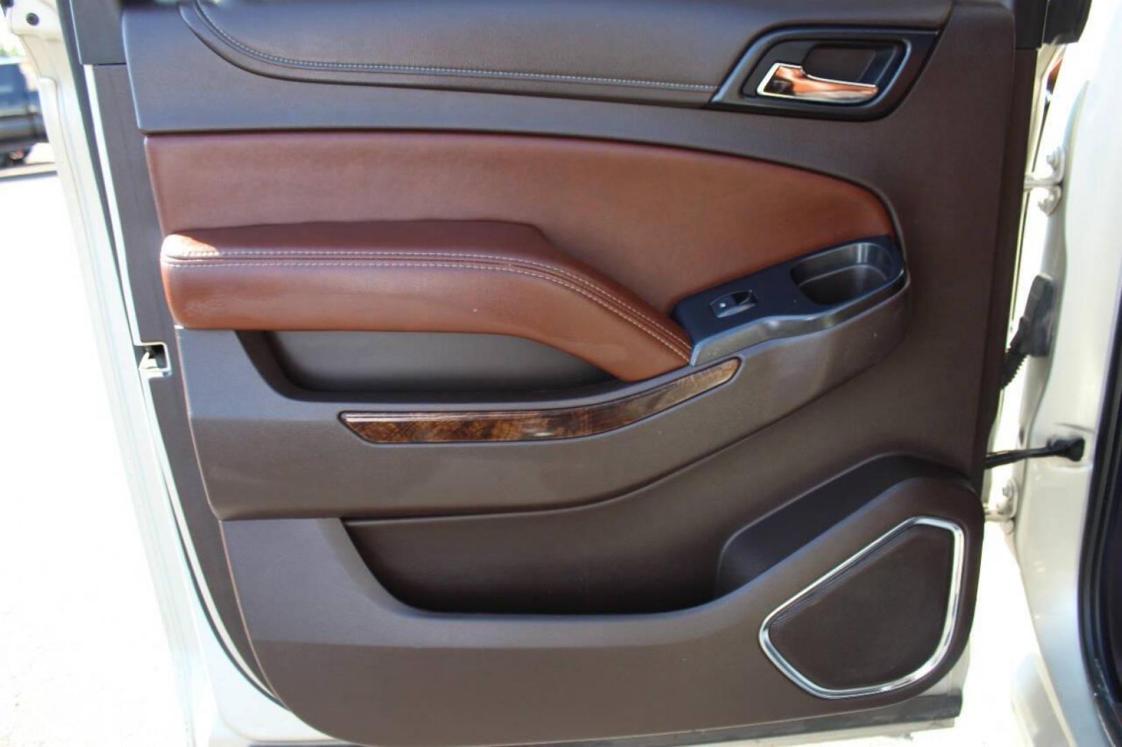 2016 Beige Chevrolet Suburban LTZ 4WD (1GNSKJKC7GR) with an 5.3L V8 OHV 16V engine, 6A transmission, located at 4301 NW 39th , Oklahoma City, OK, 73112, (405) 949-5600, 35.512135, -97.598671 - NO DRIVERS LICENCE -NO FULL COVERAGE INSURANCE - NO CREDIT CHECK. COME ON OVER TO SUPERSPORTS, TAKE A LOOK AND TEST DRIVE. PLEASE GIVE US A CALL AT (405) 949-5600. NO LICENCIA DE CONDUCIR - NO SEGURO DE COBERTURA TOTAL - NO VERIFICACION DE CREDITO. VISITENOS EN SUPERSPORTS, MIRE NUESTRO - Photo#17