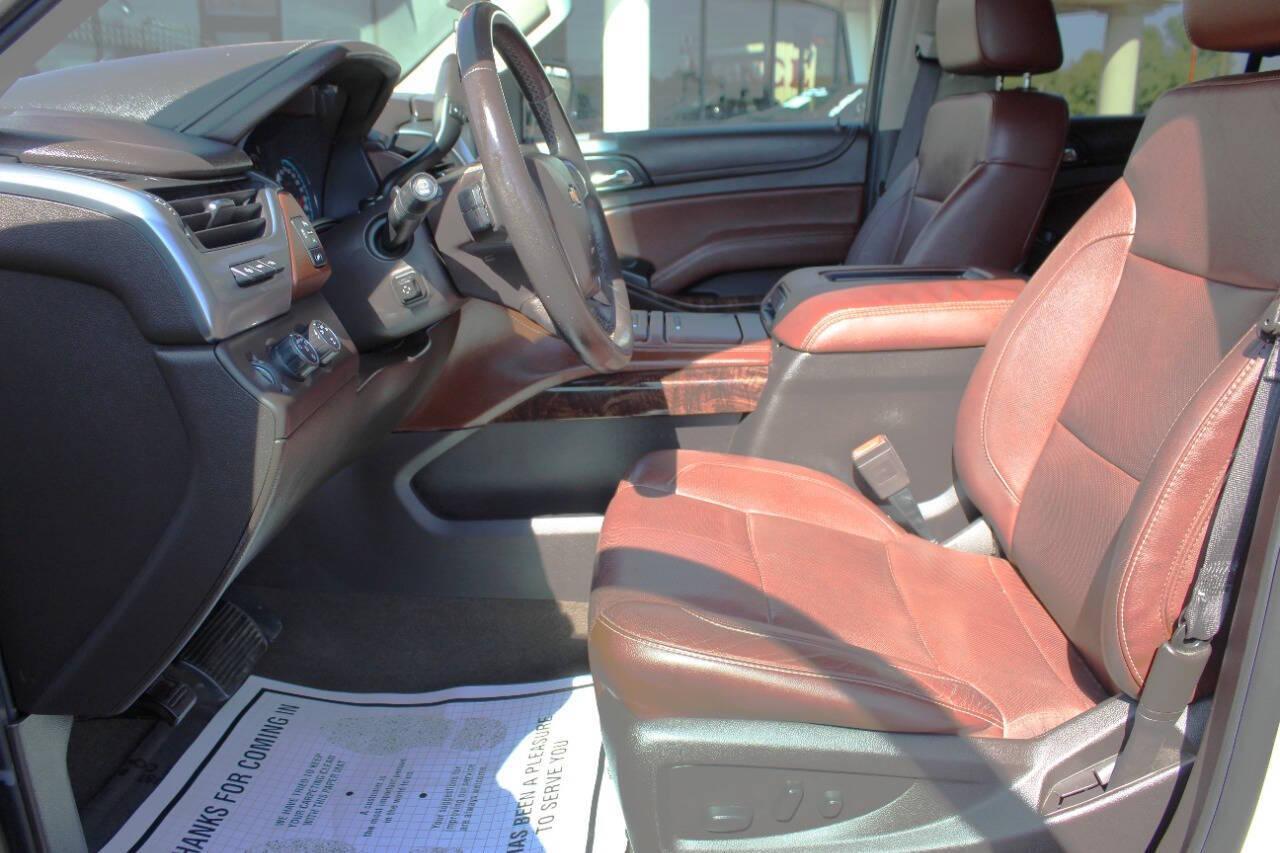 2016 Beige Chevrolet Suburban LTZ 4WD (1GNSKJKC7GR) with an 5.3L V8 OHV 16V engine, 6A transmission, located at 4301 NW 39th , Oklahoma City, OK, 73112, (405) 949-5600, 35.512135, -97.598671 - NO DRIVERS LICENCE -NO FULL COVERAGE INSURANCE - NO CREDIT CHECK. COME ON OVER TO SUPERSPORTS, TAKE A LOOK AND TEST DRIVE. PLEASE GIVE US A CALL AT (405) 949-5600. NO LICENCIA DE CONDUCIR - NO SEGURO DE COBERTURA TOTAL - NO VERIFICACION DE CREDITO. VISITENOS EN SUPERSPORTS, MIRE NUESTRO - Photo#18