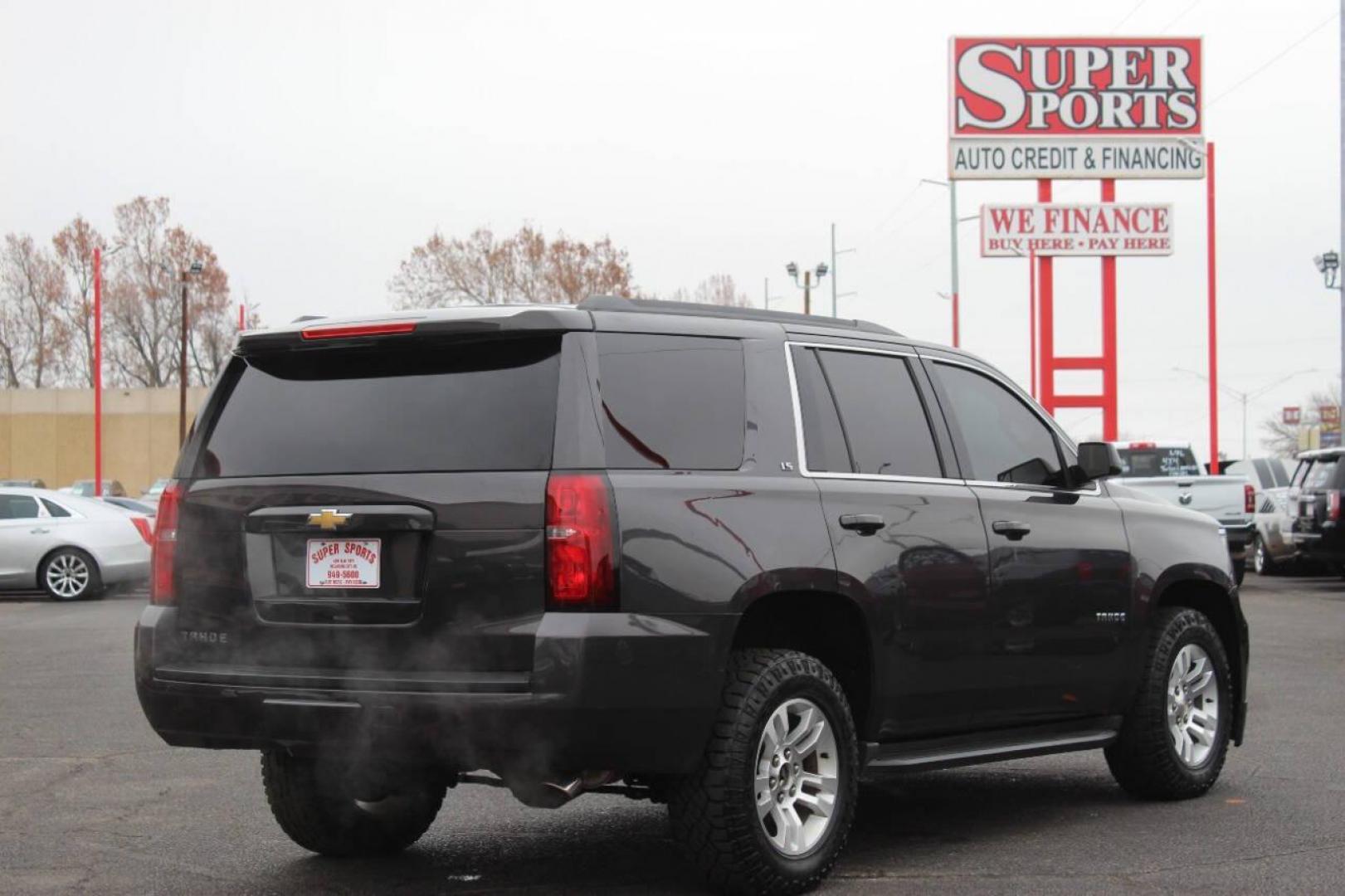 2016 Gray Chevrolet Tahoe LS 2WD (1GNSCAKCXGR) with an 5.3L V8 OHV 16V engine, 6A transmission, located at 4301 NW 39th , Oklahoma City, OK, 73112, (405) 949-5600, 35.512135, -97.598671 - NO DRIVERS LICENCE NO-FULL COVERAGE INSURANCE-NO CREDIT CHECK. COME ON OVER TO SUPERSPORTS AND TAKE A LOOK AND TEST DRIVE. PLEASE GIVE US A CALL AT (405) 949-5600. NO LICENSIA DE MANEJAR- NO SEGURO DE COBERTURA TOTAL- NO VERIFICACCION DE CREDITO. POR FAVOR VENGAN A SUPERSPORTS, ECHE U - Photo#3
