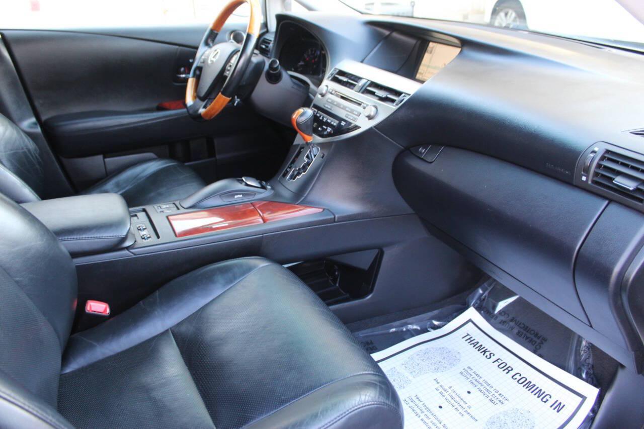 2012 Silver Lexus RX 350 AWD (2T2BK1BA1CC) with an 3.5L V6 3.5L V6 engine, Automatic 6-Speed transmission, located at 4301 NW 39th , Oklahoma City, OK, 73112, (405) 949-5600, 35.512135, -97.598671 - Hablamos espanol. SPEND SMART --- BUY FROM SUPER SPORTS. ALL PRICES, DOWN PAYMENTS, PAYMENTS, AND FINANCE TERMS ARE NEGOTIABLE AT THE TIME OF APPROVAL. WE WILL WORK WITH YOU TO FIT YOUR BUDGET. WE WILL EVEN LOWER AND ADJUST THE NUMBERS TO HELP MAKE THE VE HICLE MORE AFFORDABLE FOR YOU.- Photo#8