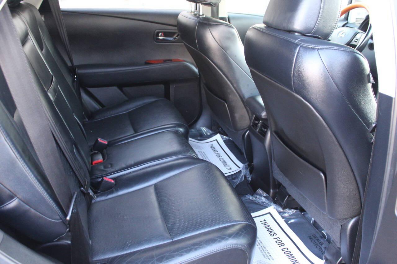2012 Silver Lexus RX 350 AWD (2T2BK1BA1CC) with an 3.5L V6 3.5L V6 engine, Automatic 6-Speed transmission, located at 4301 NW 39th , Oklahoma City, OK, 73112, (405) 949-5600, 35.512135, -97.598671 - Hablamos espanol. SPEND SMART --- BUY FROM SUPER SPORTS. ALL PRICES, DOWN PAYMENTS, PAYMENTS, AND FINANCE TERMS ARE NEGOTIABLE AT THE TIME OF APPROVAL. WE WILL WORK WITH YOU TO FIT YOUR BUDGET. WE WILL EVEN LOWER AND ADJUST THE NUMBERS TO HELP MAKE THE VE HICLE MORE AFFORDABLE FOR YOU.- Photo#10