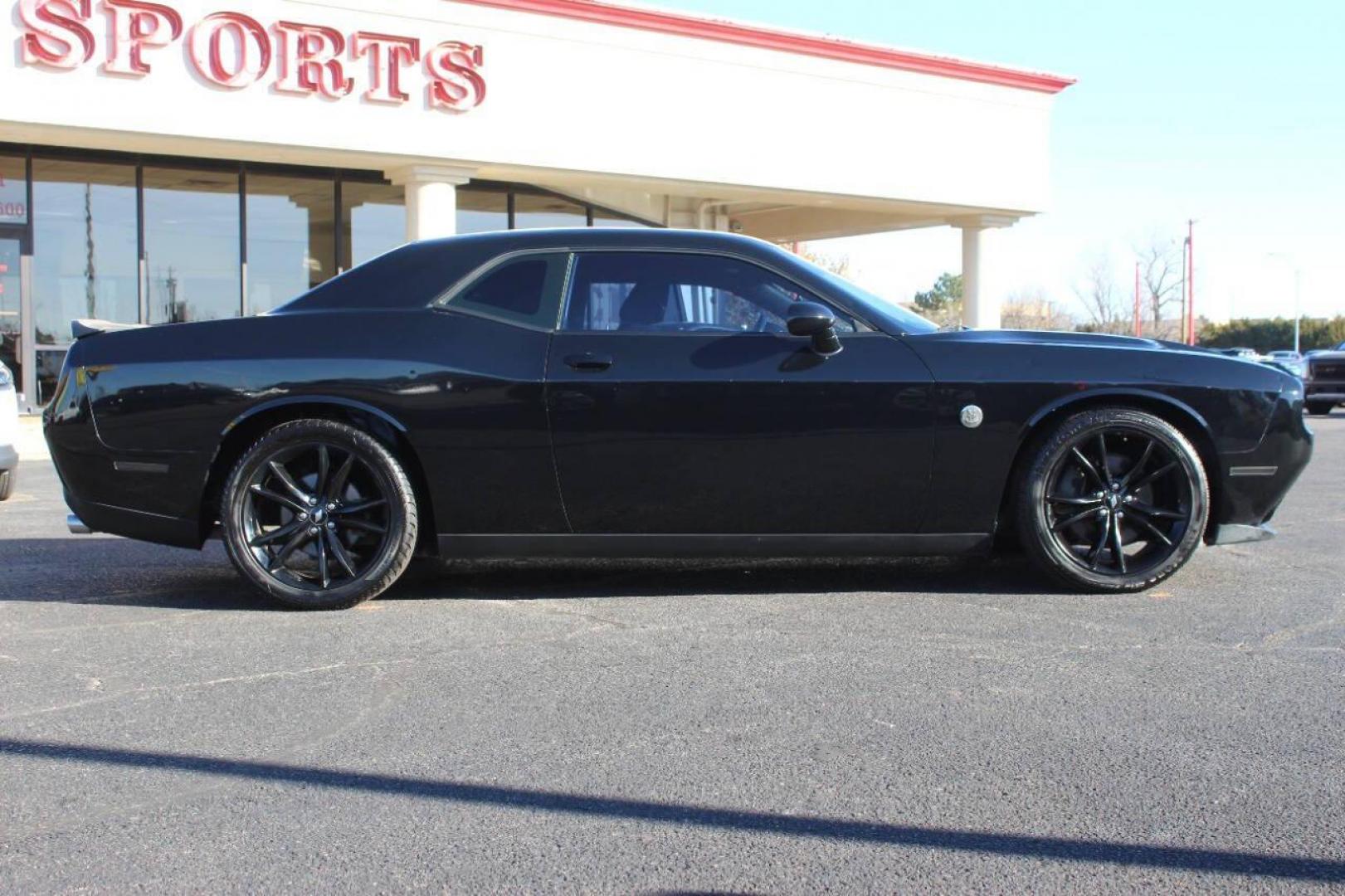 2018 Black Dodge Challenger SXT (2C3CDZAG8JH) with an 3.6L V6 DOHC 24V engine, 8A transmission, located at 4301 NW 39th , Oklahoma City, OK, 73112, (405) 949-5600, 35.512135, -97.598671 - NO DRIVERS LICENCE NO-FULL COVERAGE INSURANCE-NO CREDIT CHECK. COME ON OVER TO SUPERSPORTS AND TAKE A LOOK AND TEST DRIVE. PLEASE GIVE US A CALL AT (405) 949-5600. NO LICENSIA DE MANEJAR- NO SEGURO DE COBERTURA TOTAL- NO VERIFICACCION DE CREDITO. POR FAVOR VENGAN A SUPERSPORTS, ECHE UN - Photo#2