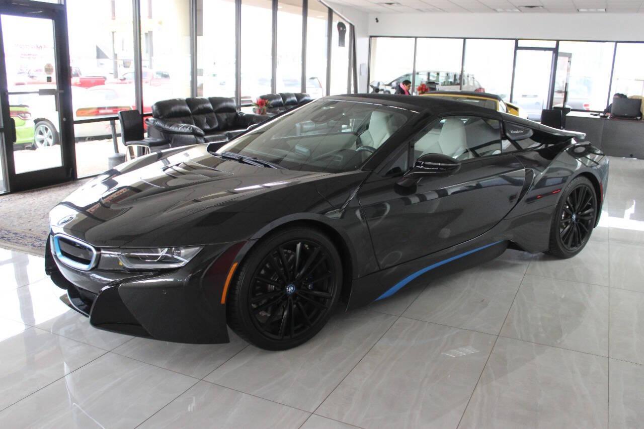 2019 Black BMW i8 Convertible (WBY2Z6C53KV) with an 1.5L L3 HYBRID engine, 6A transmission, located at 4301 NW 39th , Oklahoma City, OK, 73112, (405) 949-5600, 35.512135, -97.598671 - ************first edition 1of 200 was made.************* PERSONAL VEHICLE LAST FEW YEARS. it's one of a wife's few possessions that are considered toys looks and drives brand new its a must see. My name is Josh, and I own dealerships and finance companies here in Oklahoma. I have 27 years of e - Photo#2