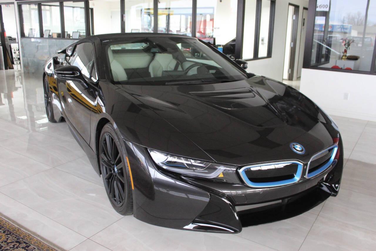 2019 Black BMW i8 Convertible (WBY2Z6C53KV) with an 1.5L L3 HYBRID engine, 6A transmission, located at 4301 NW 39th , Oklahoma City, OK, 73112, (405) 949-5600, 35.512135, -97.598671 - ************first edition 1of 200 was made.************* PERSONAL VEHICLE LAST FEW YEARS. it's one of a wife's few possessions that are considered toys looks and drives brand new its a must see. My name is Josh, and I own dealerships and finance companies here in Oklahoma. I have 27 years of e - Photo#3