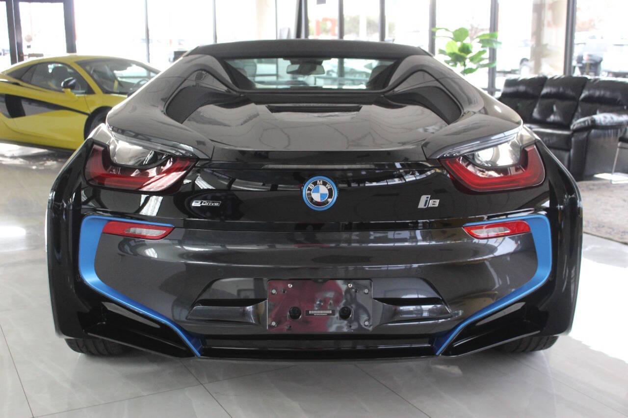 2019 Black BMW i8 Convertible (WBY2Z6C53KV) with an 1.5L L3 HYBRID engine, 6A transmission, located at 4301 NW 39th , Oklahoma City, OK, 73112, (405) 949-5600, 35.512135, -97.598671 - ************first edition 1of 200 was made.************* PERSONAL VEHICLE LAST FEW YEARS. it's one of a wife's few possessions that are considered toys looks and drives brand new its a must see. My name is Josh, and I own dealerships and finance companies here in Oklahoma. I have 27 years of e - Photo#5
