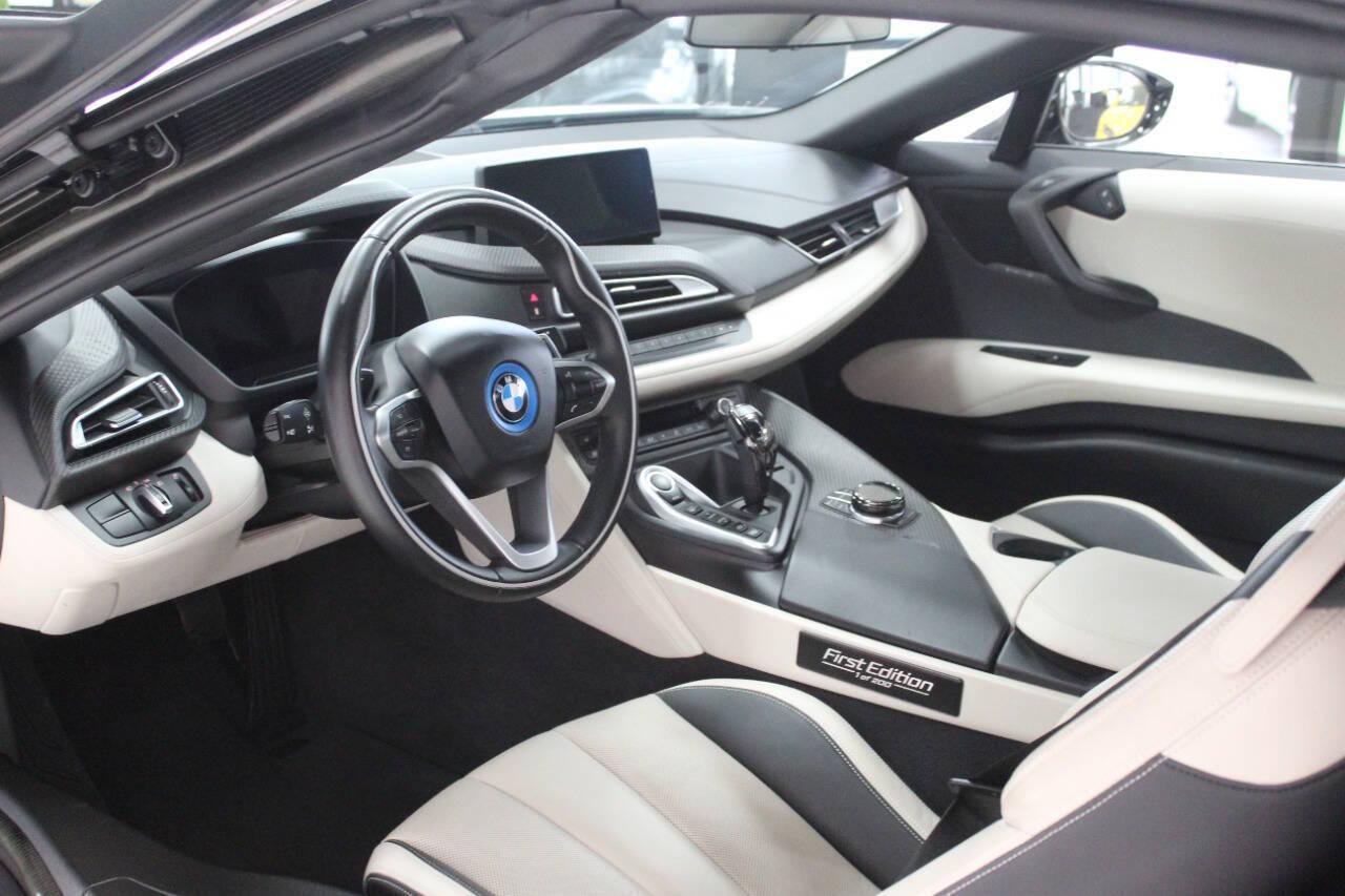 2019 Black BMW i8 Convertible (WBY2Z6C53KV) with an 1.5L L3 HYBRID engine, 6A transmission, located at 4301 NW 39th , Oklahoma City, OK, 73112, (405) 949-5600, 35.512135, -97.598671 - ************first edition 1of 200 was made.************* PERSONAL VEHICLE LAST FEW YEARS. it's one of a wife's few possessions that are considered toys looks and drives brand new its a must see. My name is Josh, and I own dealerships and finance companies here in Oklahoma. I have 27 years of e - Photo#10