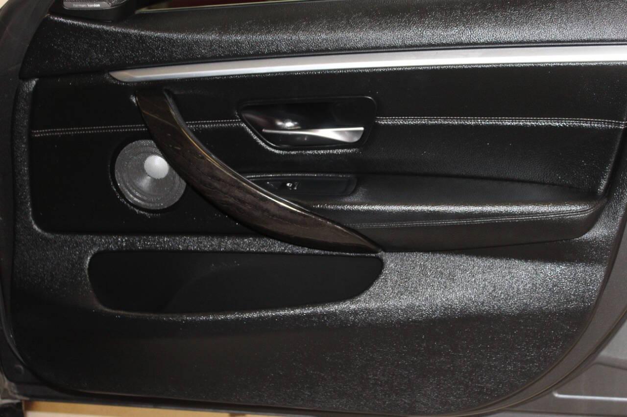 2018 Gray BMW 4 Series 430i xDrive (WBA4J3C56JB) with an 2.0L I4 Turbocharger 2.0L I4 engine, Automatic 8-Speed transmission, located at 4301 NW 39th , Oklahoma City, OK, 73112, (405) 949-5600, 35.512135, -97.598671 - NO DRIVERS LICENCE NO-FULL COVERAGE INSURANCE-NO CREDIT CHECK. COME ON OVER TO SUPERSPORTS AND TAKE A LOOK AND TEST DRIVE. PLEASE GIVE US A CALL AT (405) 949-5600. NO LICENSIA DE MANEJAR- NO SEGURO DE COBERTURA TOTAL- NO VERIFICACCION DE CREDITO. POR FAVOR VENGAN A SUPERSPORTS, ECHE UN - Photo#8