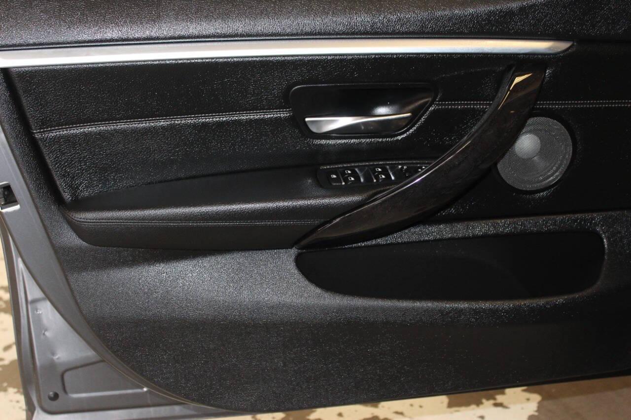 2018 Gray BMW 4 Series 430i xDrive (WBA4J3C56JB) with an 2.0L I4 Turbocharger 2.0L I4 engine, Automatic 8-Speed transmission, located at 4301 NW 39th , Oklahoma City, OK, 73112, (405) 949-5600, 35.512135, -97.598671 - NO DRIVERS LICENCE NO-FULL COVERAGE INSURANCE-NO CREDIT CHECK. COME ON OVER TO SUPERSPORTS AND TAKE A LOOK AND TEST DRIVE. PLEASE GIVE US A CALL AT (405) 949-5600. NO LICENSIA DE MANEJAR- NO SEGURO DE COBERTURA TOTAL- NO VERIFICACCION DE CREDITO. POR FAVOR VENGAN A SUPERSPORTS, ECHE UN - Photo#15