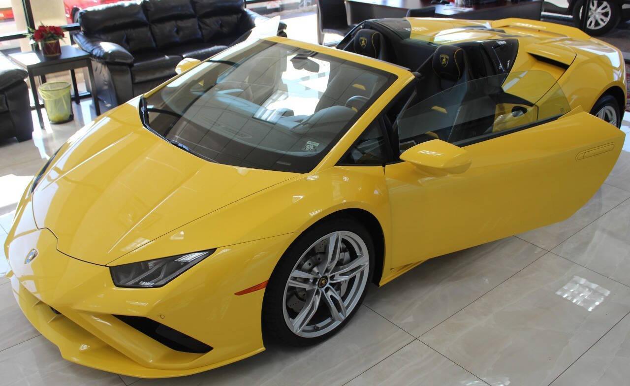 2021 Yellow Lamborghini Huracan EVO Spyder (ZHWUT5ZF0ML) with an 6.5L V12 DOHC 48V engine, 7A transmission, located at 4301 NW 39th , Oklahoma City, OK, 73112, (405) 949-5600, 35.512135, -97.598671 - PERSONAL VEHICLE LAST FEW YEARS. it's one of a wife's few possessions that are considered toys looks and drives brand new its a must see. My name is Josh, and I own dealerships and finance companies here in Oklahoma. I have 27 years of experience buying and selling all makes and models of vehi - Photo#5