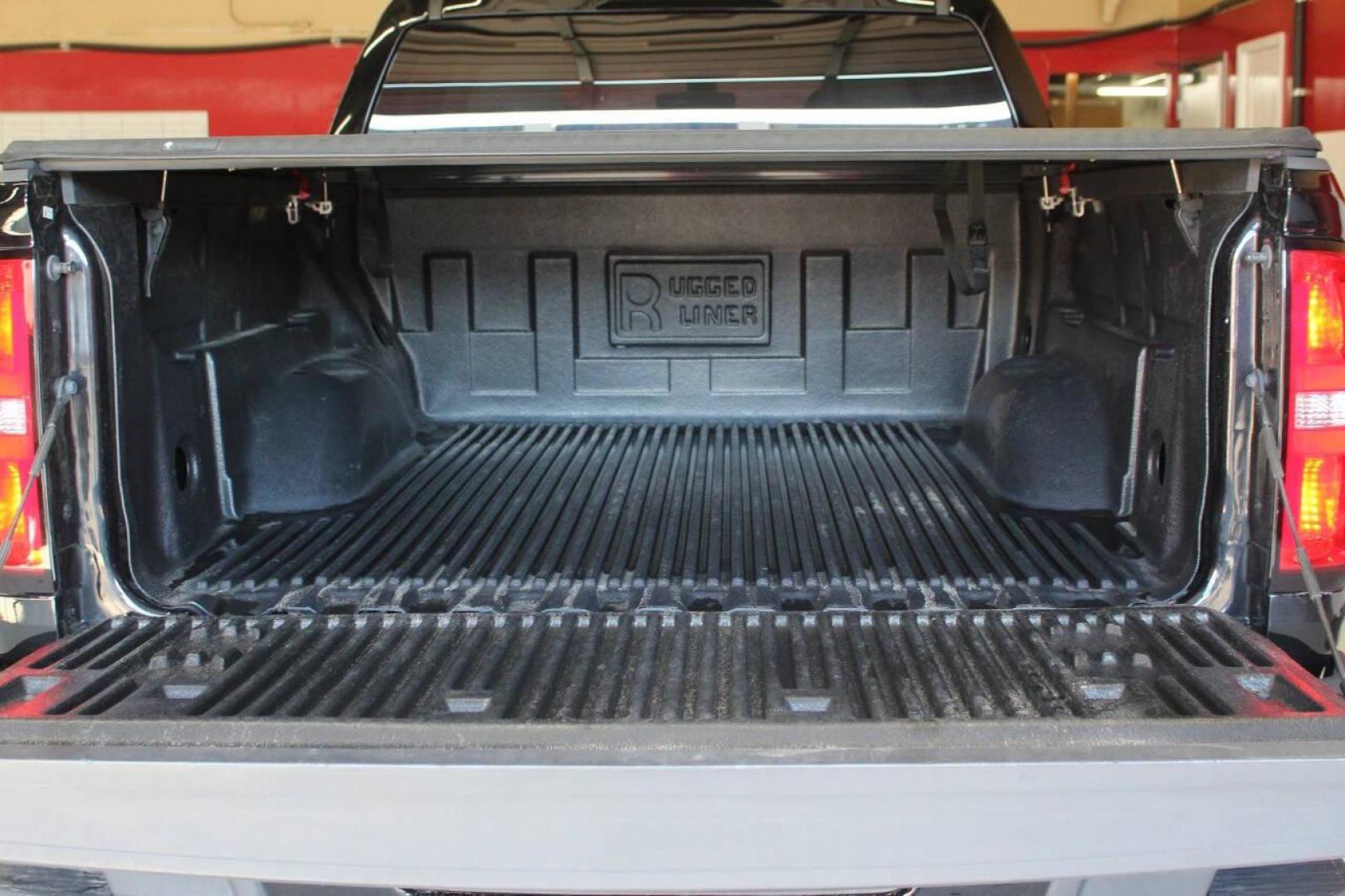 2019 Black Chevrolet Colorado Work Truck Crew Cab 2WD Short Box (1GCGSBEA8K1) with an 2.5L L4 DOHC 16V GAS engine, 6A transmission, located at 4301 NW 39th , Oklahoma City, OK, 73112, (405) 949-5600, 35.512135, -97.598671 - NO DRIVERS LICENCE NO-FULL COVERAGE INSURANCE-NO CREDIT CHECK. COME ON OVER TO SUPERSPORTS AND TAKE A LOOK AND TEST DRIVE. PLEASE GIVE US A CALL AT (405) 949-5600 . NO LICENSIA DE MANEJAR- NO SEGURO DE COBERTURA TOTAL- NO VERIFICACCION DE CREDITO. POR FAVOR VENGAN A SUPERSPORTS, ECHE UN - Photo#4