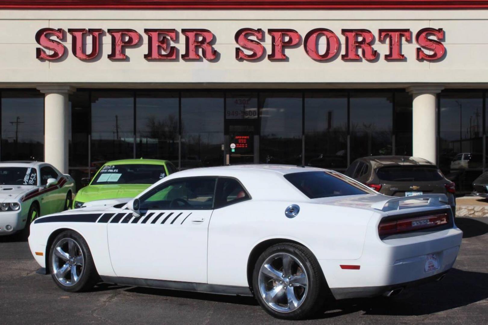 2014 White Dodge Challenger R/T (2C3CDYBT8EH) with an 5.7L V8 OHV 16V engine, Automatic 5-Speed transmission, located at 4301 NW 39th , Oklahoma City, OK, 73112, (405) 949-5600, 35.512135, -97.598671 - NO DRIVERS LICENCE NO-FULL COVERAGE INSURANCE-NO CREDIT CHECK. COME ON OVER TO SUPERSPORTS AND TAKE A LOOK AND TEST DRIVE. PLEASE GIVE US A CALL AT (405) 949-5600. NO LICENSIA DE MANEJAR- NO SEGURO DE COBERTURA TOTAL- NO VERIFICACCION DE CREDITO. POR FAVOR VENGAN A SUPERSPORTS, ECHE UN - Photo#5
