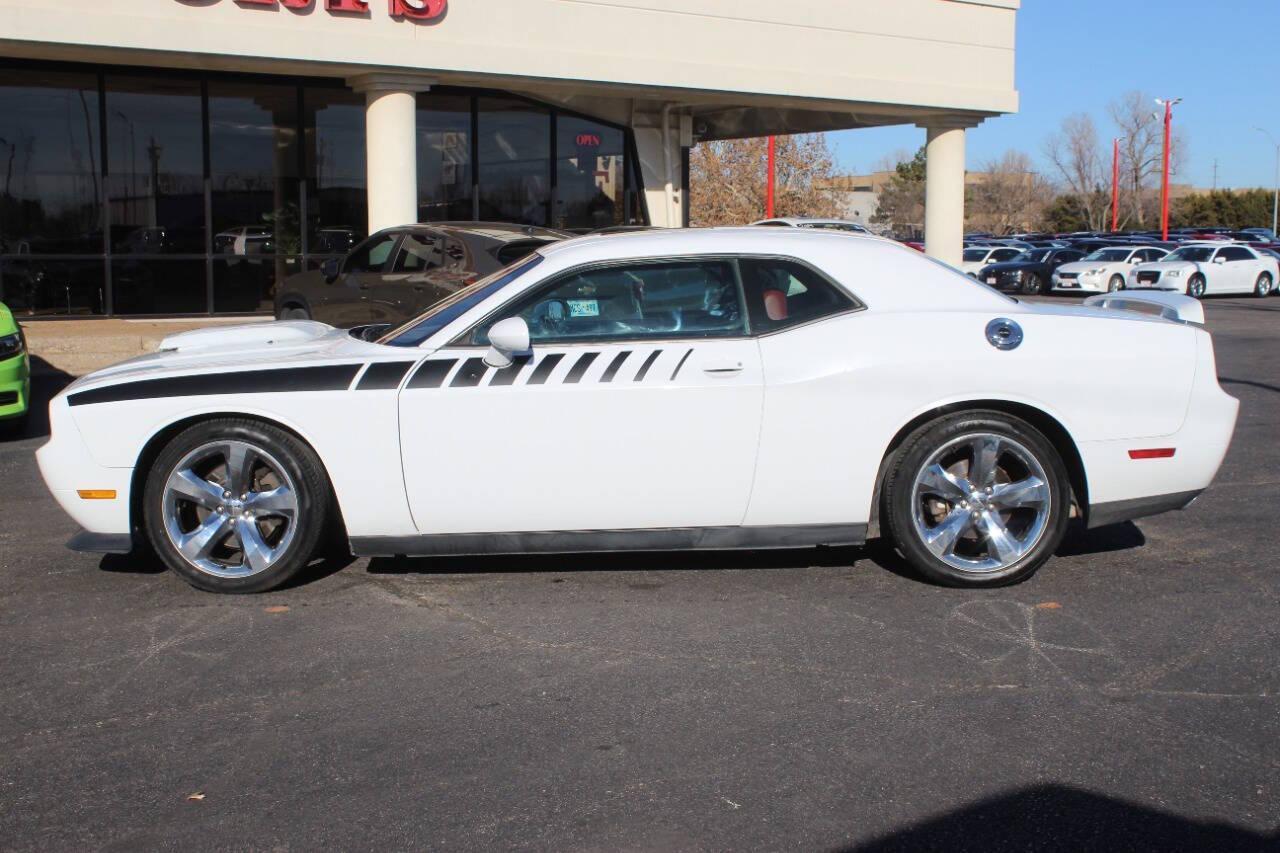 2014 White Dodge Challenger R/T (2C3CDYBT8EH) with an 5.7L V8 OHV 16V engine, Automatic 5-Speed transmission, located at 4301 NW 39th , Oklahoma City, OK, 73112, (405) 949-5600, 35.512135, -97.598671 - NO DRIVERS LICENCE -NO FULL COVERAGE INSURANCE - NO CREDIT CHECK. COME ON OVER TO SUPERSPORTS, TAKE A LOOK AND TEST DRIVE. PLEASE GIVE US A CALL AT (405) 949-5600. NO LICENCIA DE CONDUCIR - NO SEGURO DE COBERTURA TOTAL - NO VERIFICACION DE CREDITO. VISITENOS EN SUPERSPORTS, MIRE NUESTRO - Photo#5