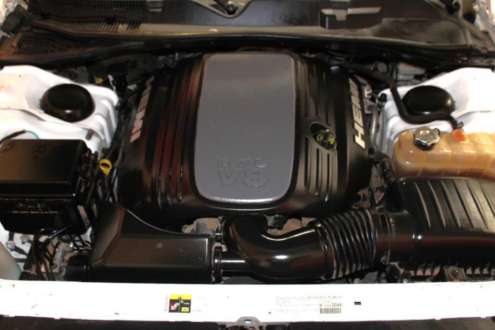 2014 White Dodge Challenger R/T (2C3CDYBT8EH) with an 5.7L V8 OHV 16V engine, Automatic 5-Speed transmission, located at 4301 NW 39th , Oklahoma City, OK, 73112, (405) 949-5600, 35.512135, -97.598671 - NO DRIVERS LICENCE NO-FULL COVERAGE INSURANCE-NO CREDIT CHECK. COME ON OVER TO SUPERSPORTS AND TAKE A LOOK AND TEST DRIVE. PLEASE GIVE US A CALL AT (405) 949-5600. NO LICENSIA DE MANEJAR- NO SEGURO DE COBERTURA TOTAL- NO VERIFICACCION DE CREDITO. POR FAVOR VENGAN A SUPERSPORTS, ECHE UN - Photo#8
