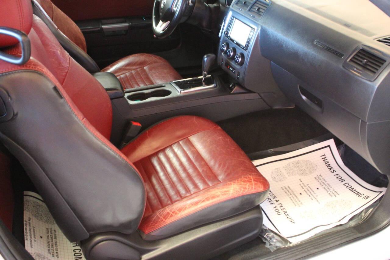 2014 White Dodge Challenger R/T (2C3CDYBT8EH) with an 5.7L V8 OHV 16V engine, Automatic 5-Speed transmission, located at 4301 NW 39th , Oklahoma City, OK, 73112, (405) 949-5600, 35.512135, -97.598671 - NO DRIVERS LICENCE -NO FULL COVERAGE INSURANCE - NO CREDIT CHECK. COME ON OVER TO SUPERSPORTS, TAKE A LOOK AND TEST DRIVE. PLEASE GIVE US A CALL AT (405) 949-5600. NO LICENCIA DE CONDUCIR - NO SEGURO DE COBERTURA TOTAL - NO VERIFICACION DE CREDITO. VISITENOS EN SUPERSPORTS, MIRE NUESTRO - Photo#8