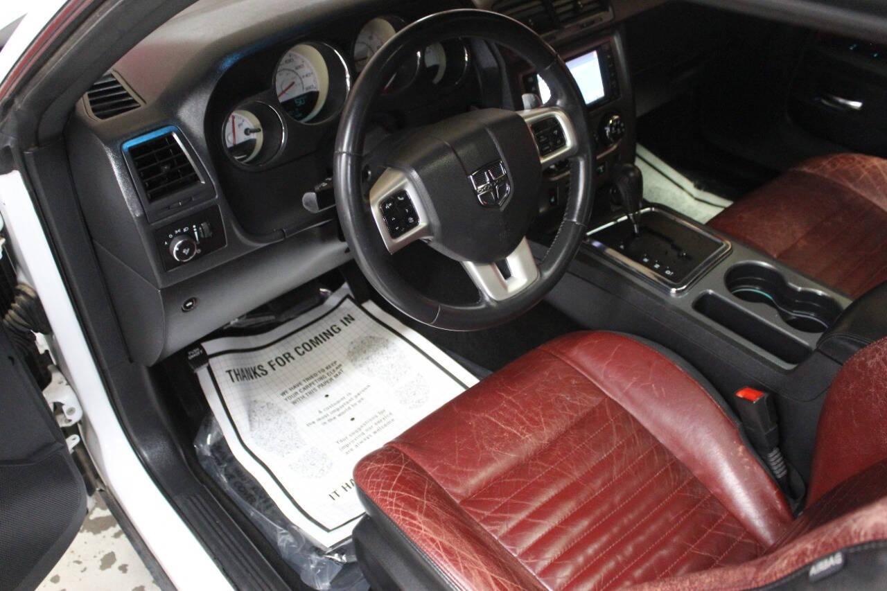 2014 White Dodge Challenger R/T (2C3CDYBT8EH) with an 5.7L V8 OHV 16V engine, Automatic 5-Speed transmission, located at 4301 NW 39th , Oklahoma City, OK, 73112, (405) 949-5600, 35.512135, -97.598671 - NO DRIVERS LICENCE -NO FULL COVERAGE INSURANCE - NO CREDIT CHECK. COME ON OVER TO SUPERSPORTS, TAKE A LOOK AND TEST DRIVE. PLEASE GIVE US A CALL AT (405) 949-5600. NO LICENCIA DE CONDUCIR - NO SEGURO DE COBERTURA TOTAL - NO VERIFICACION DE CREDITO. VISITENOS EN SUPERSPORTS, MIRE NUESTRO - Photo#12