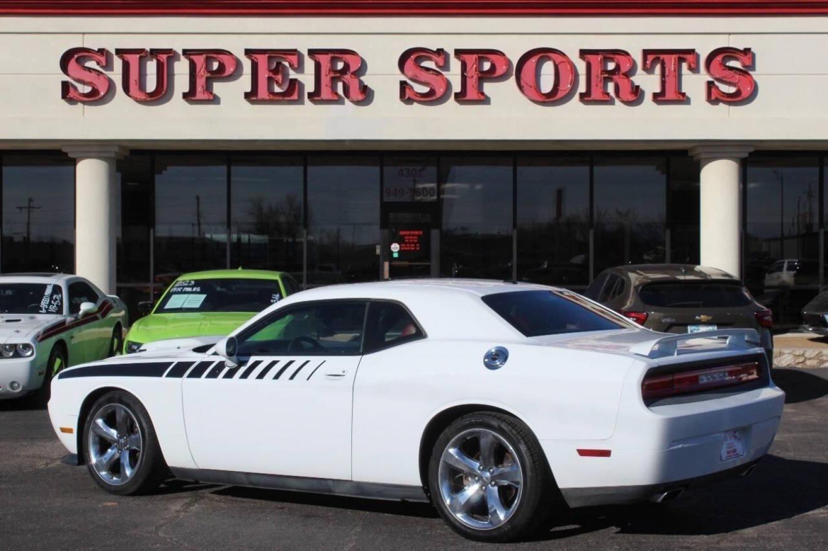 2014 White Dodge Challenger R/T (2C3CDYBT8EH) with an 5.7L V8 OHV 16V engine, Automatic 5-Speed transmission, located at 4301 NW 39th , Oklahoma City, OK, 73112, (405) 949-5600, 35.512135, -97.598671 - Photo#4