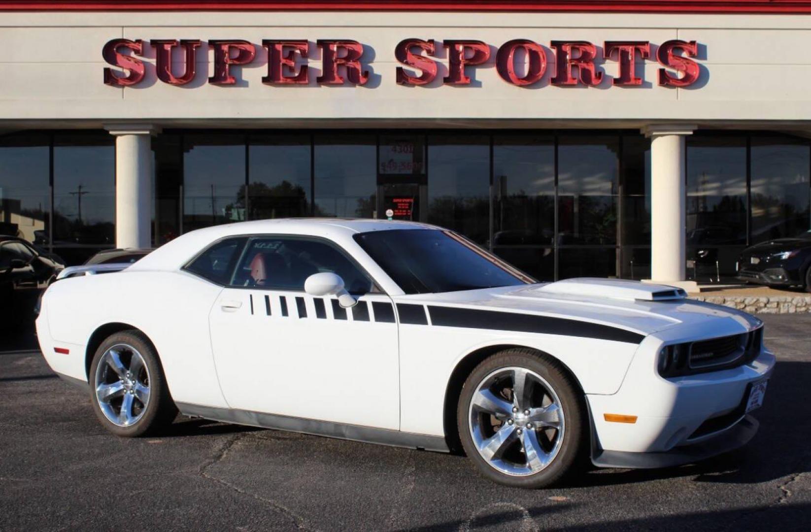 2014 White Dodge Challenger R/T (2C3CDYBT8EH) with an 5.7L V8 OHV 16V engine, Automatic 5-Speed transmission, located at 4301 NW 39th , Oklahoma City, OK, 73112, (405) 949-5600, 35.512135, -97.598671 - NO DRIVERS LICENCE -NO FULL COVERAGE INSURANCE - NO CREDIT CHECK. COME ON OVER TO SUPERSPORTS, TAKE A LOOK AND TEST DRIVE. PLEASE GIVE US A CALL AT (405) 949-5600. NO LICENCIA DE CONDUCIR - NO SEGURO DE COBERTURA TOTAL - NO VERIFICACION DE CREDITO. VISITENOS EN SUPERSPORTS, MIRE NUESTRO - Photo#0