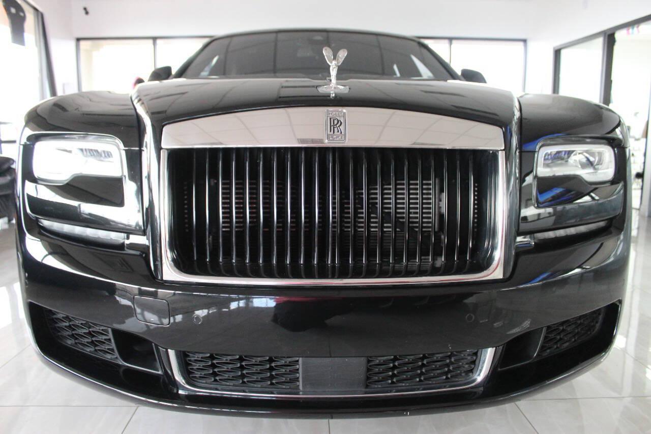 2019 Black Rolls-Royce Ghost Sedan (SCA664S54KU) with an 6.6L V12 Twin Turbocharger 6.6L V12 engine, Automatic 8-Speed transmission, located at 4301 NW 39th , Oklahoma City, OK, 73112, (405) 949-5600, 35.512135, -97.598671 - PERSONAL VEHICLE LAST FEW YEARS. it's one of a wife's few possessions that are considered toys looks and drives brand new its a must see. My name is Josh, and I own dealerships and finance companies here in Oklahoma. I have 27 years of experience buying and selling all makes and models of vehi- Photo#4