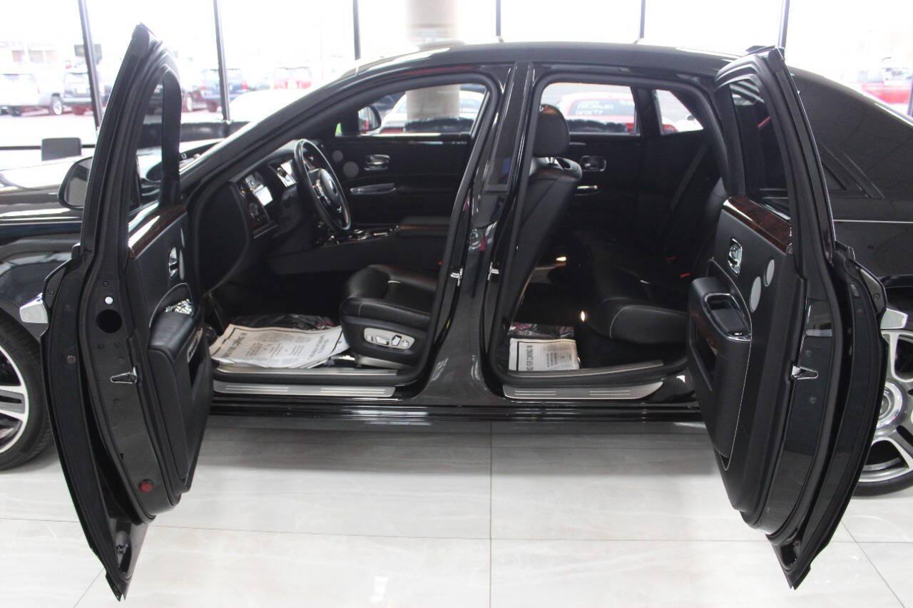 2019 Black Rolls-Royce Ghost Sedan (SCA664S54KU) with an 6.6L V12 Twin Turbocharger 6.6L V12 engine, Automatic 8-Speed transmission, located at 4301 NW 39th , Oklahoma City, OK, 73112, (405) 949-5600, 35.512135, -97.598671 - PERSONAL VEHICLE LAST FEW YEARS. it's one of a wife's few possessions that are considered toys looks and drives brand new its a must see. My name is Josh, and I own dealerships and finance companies here in Oklahoma. I have 27 years of experience buying and selling all makes and models of vehi- Photo#7