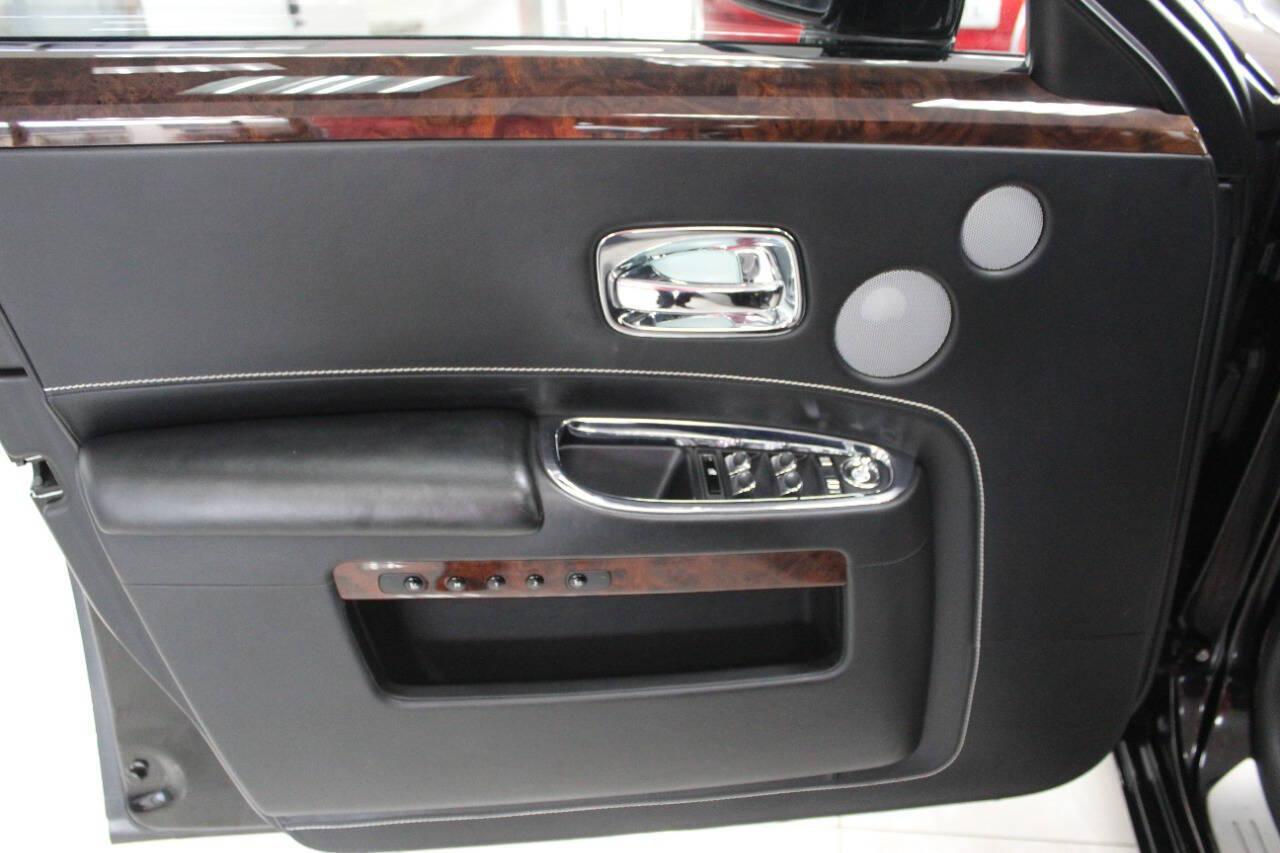 2019 Black Rolls-Royce Ghost Sedan (SCA664S54KU) with an 6.6L V12 Twin Turbocharger 6.6L V12 engine, Automatic 8-Speed transmission, located at 4301 NW 39th , Oklahoma City, OK, 73112, (405) 949-5600, 35.512135, -97.598671 - PERSONAL VEHICLE LAST FEW YEARS. it's one of a wife's few possessions that are considered toys looks and drives brand new its a must see. My name is Josh, and I own dealerships and finance companies here in Oklahoma. I have 27 years of experience buying and selling all makes and models of vehi- Photo#10